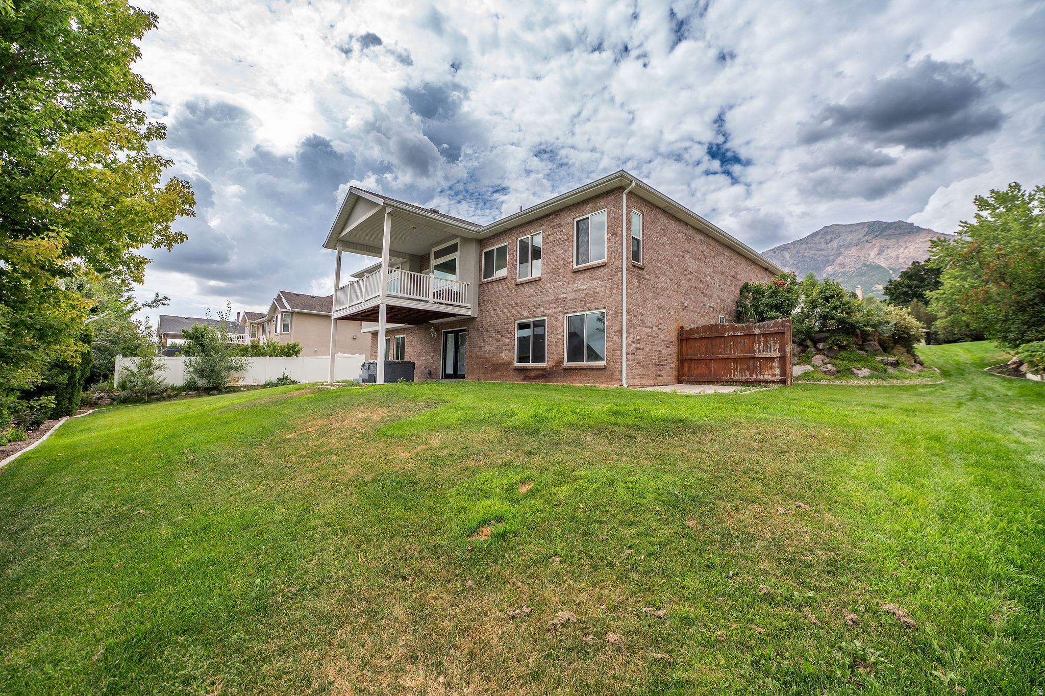 NORTH OAKS COVE - Residential