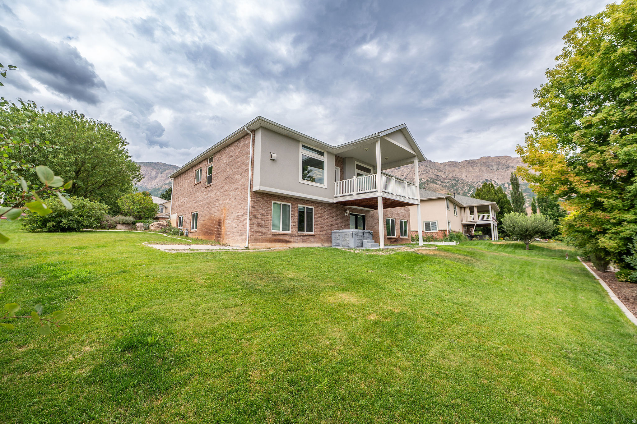 NORTH OAKS COVE - Residential