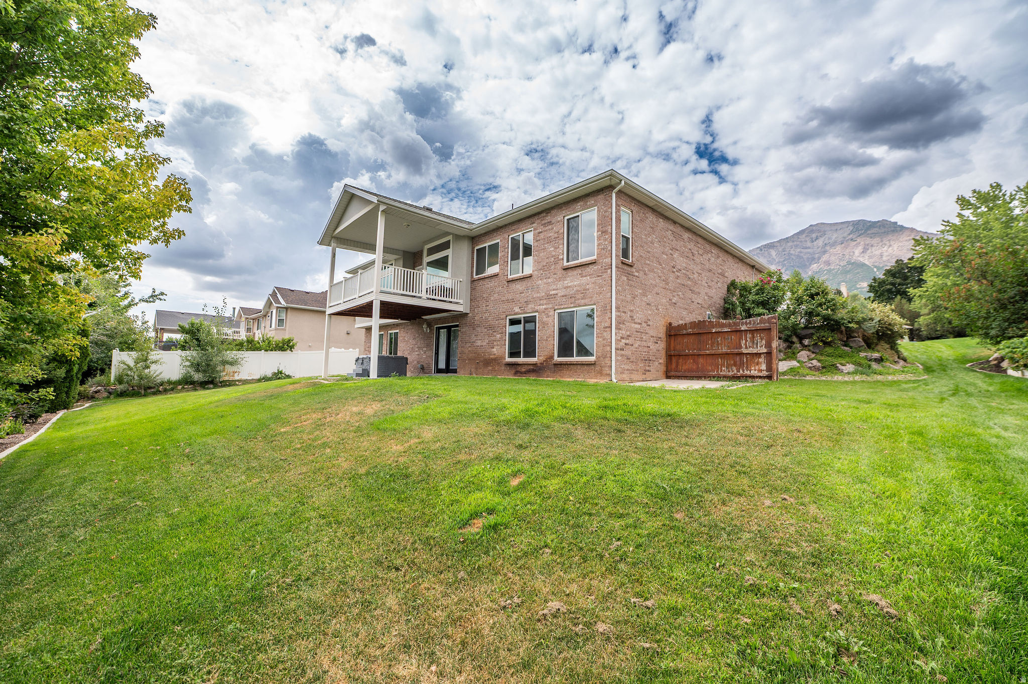 NORTH OAKS COVE - Residential
