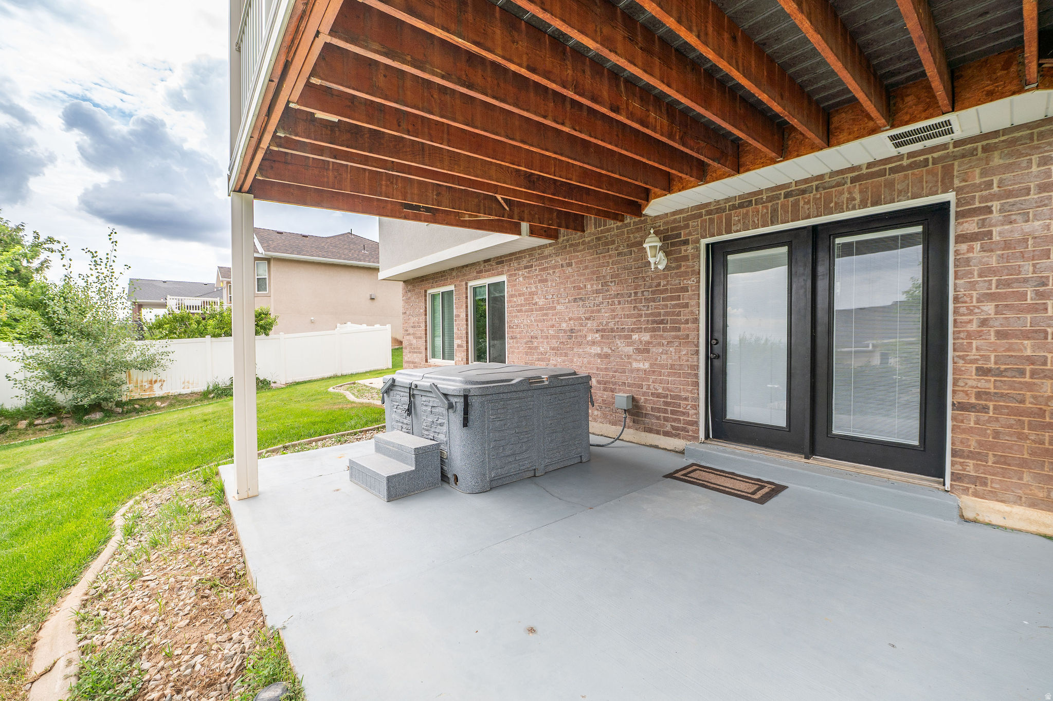 NORTH OAKS COVE - Residential