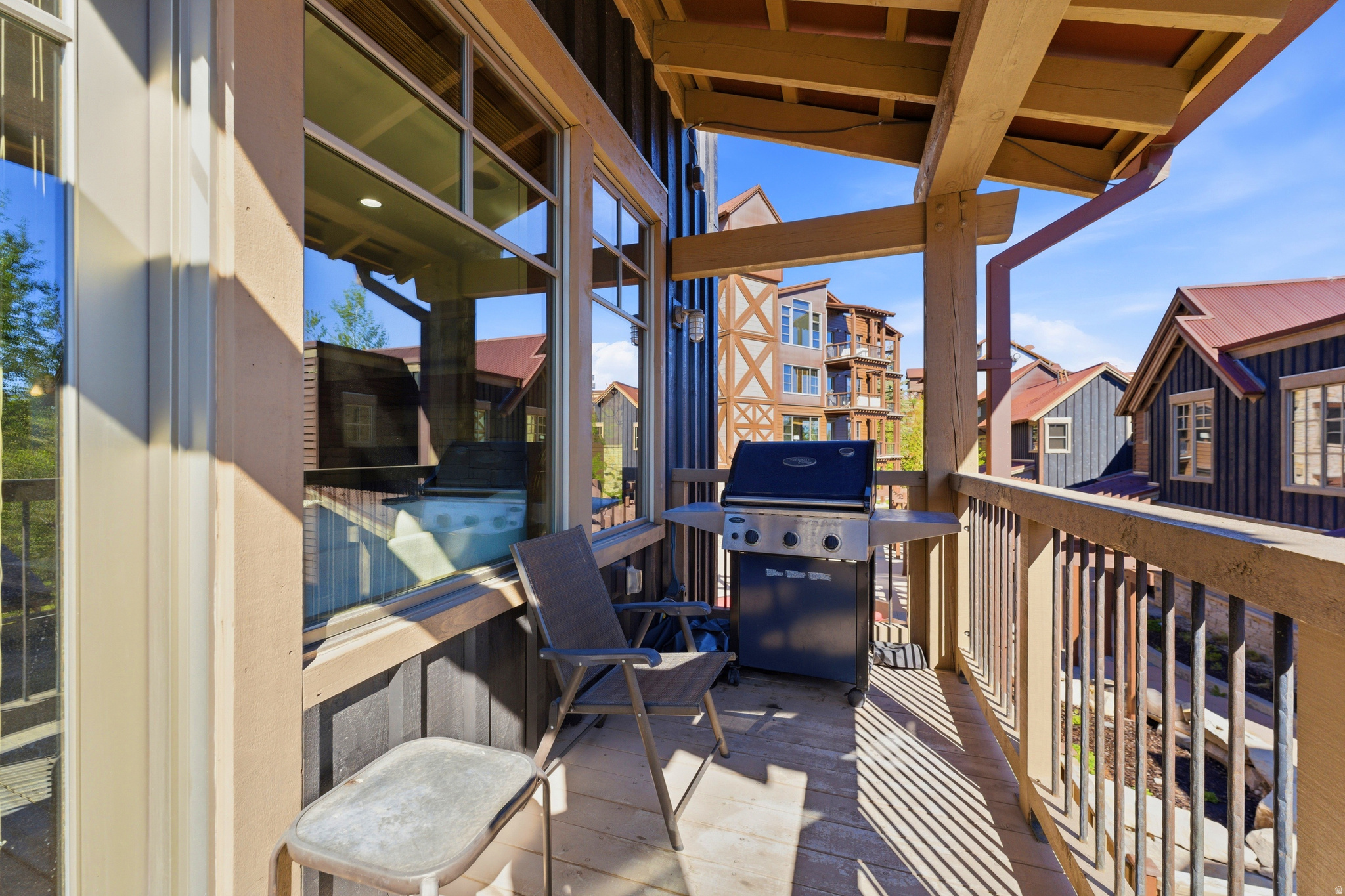 SPIRO CONDOMINIUMS - Residential