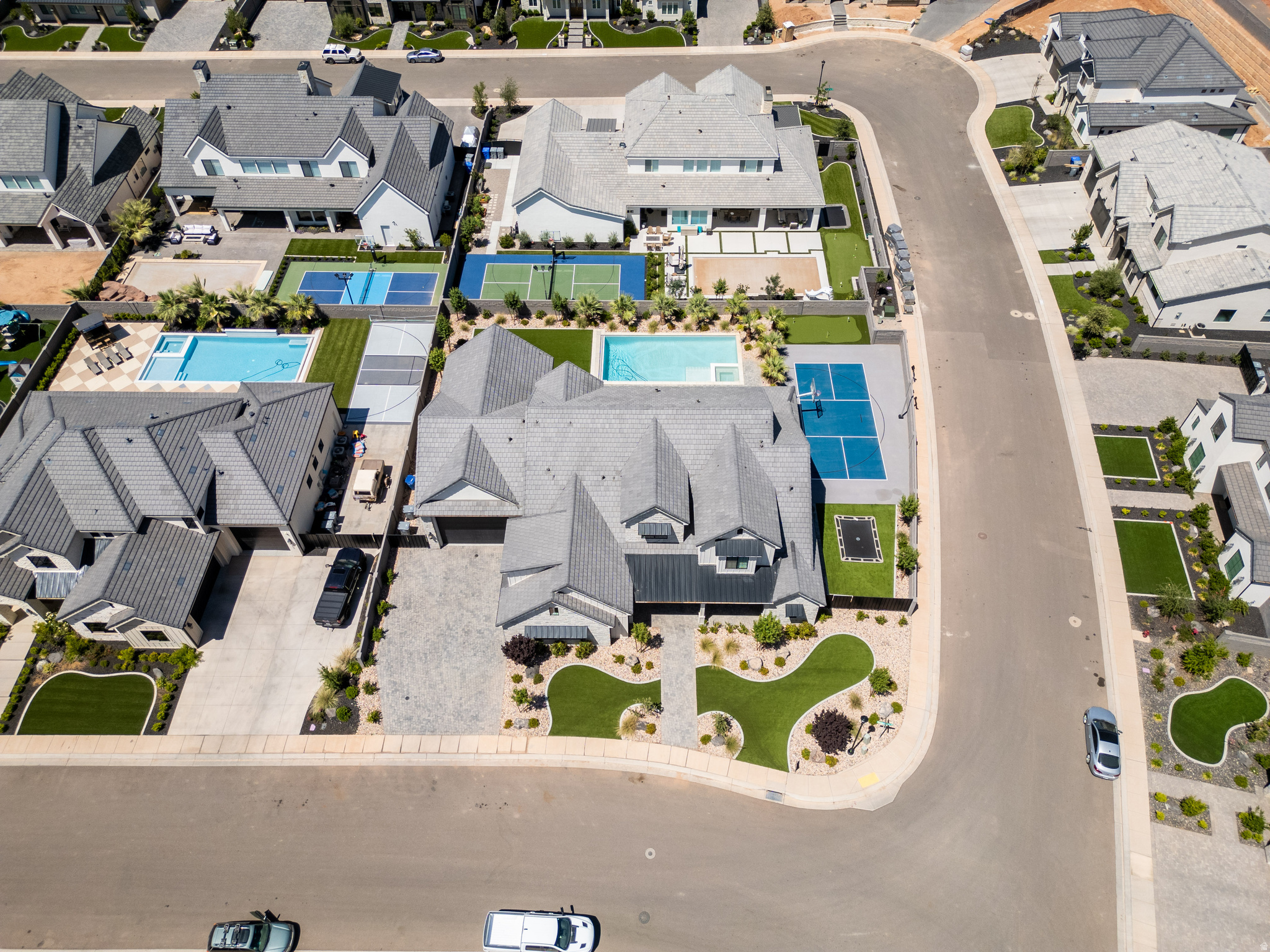 QUEENSRIDGE 3 - Residential