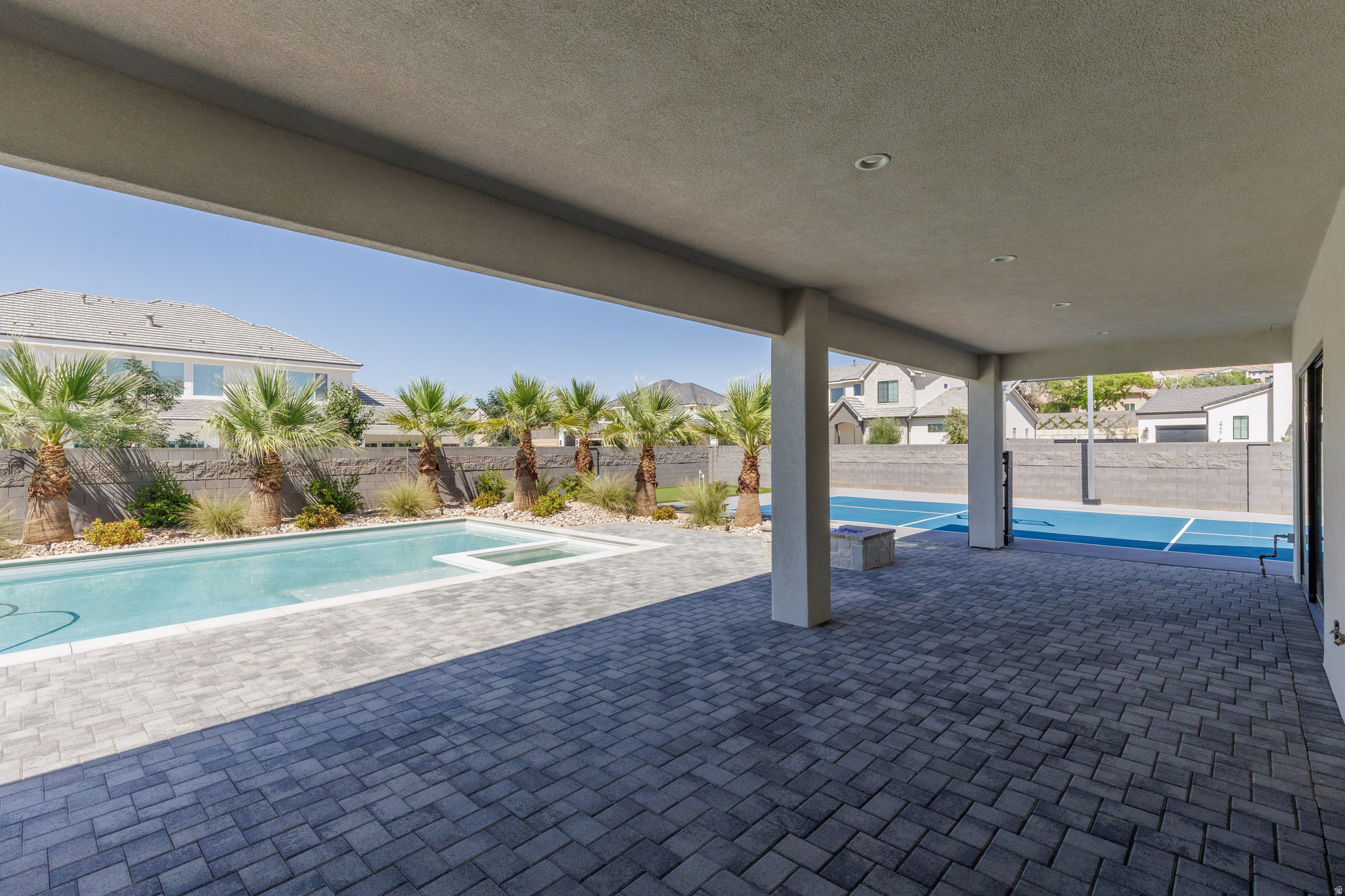QUEENSRIDGE 3 - Residential