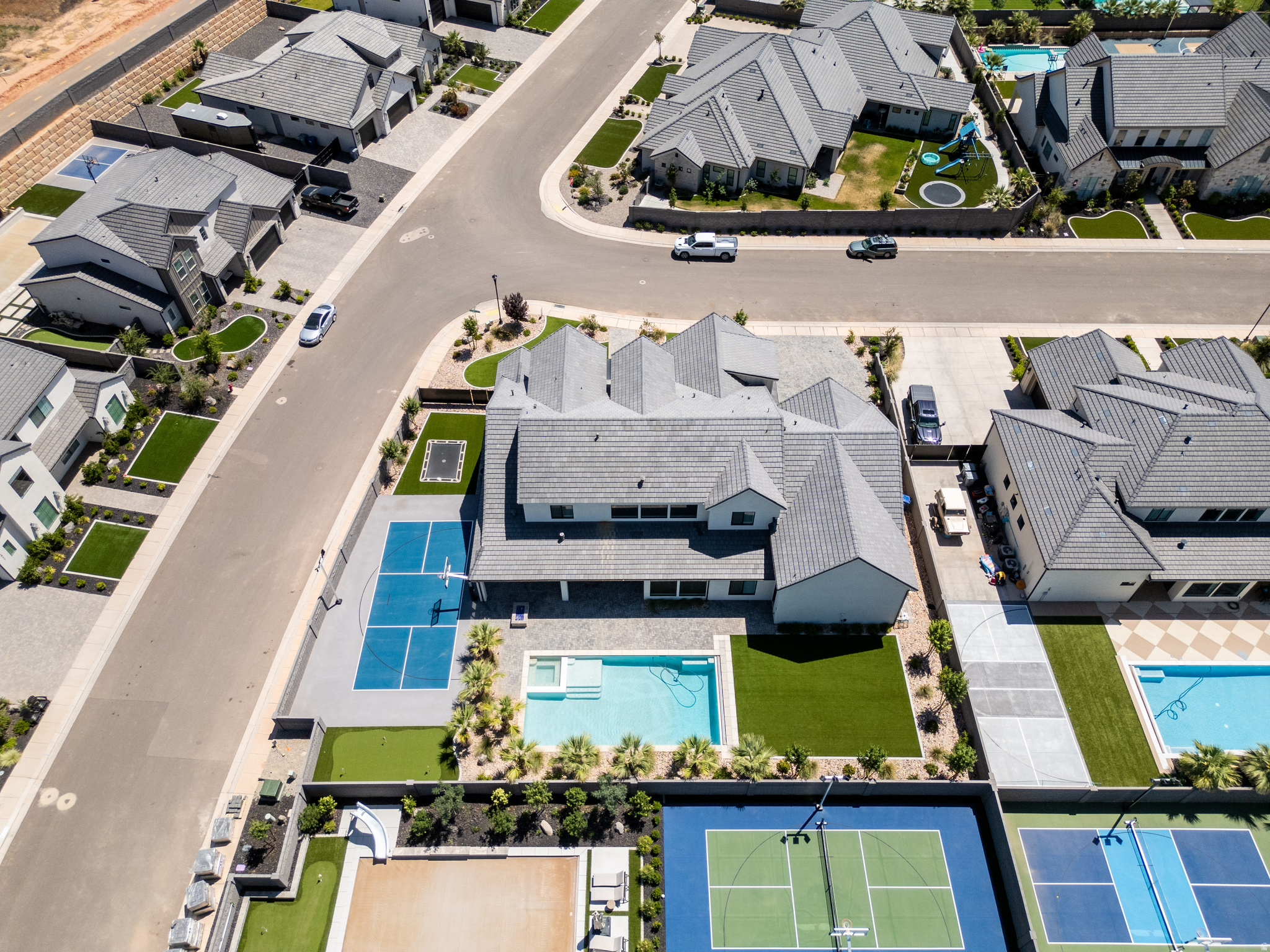 QUEENSRIDGE 3 - Residential