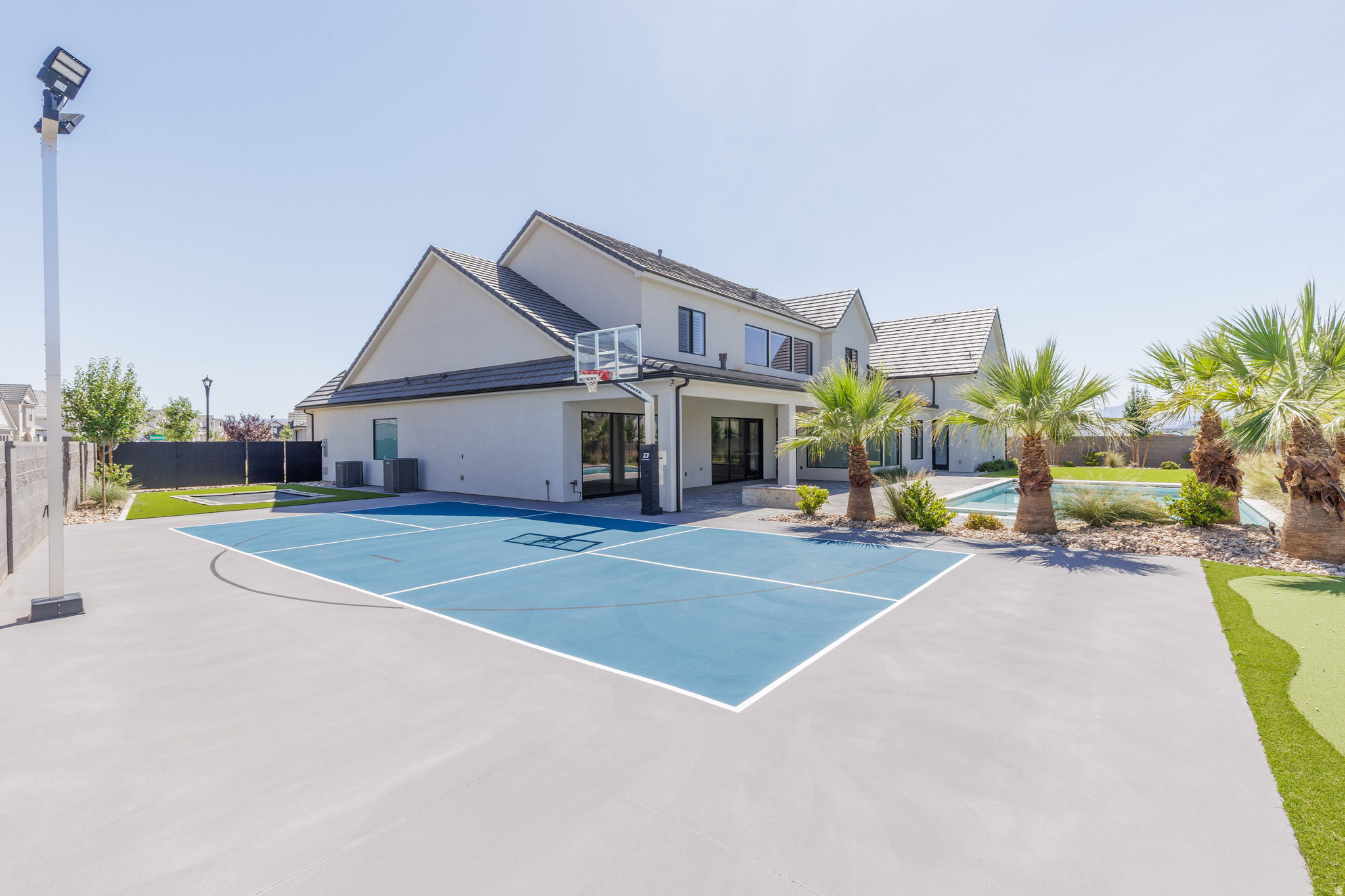 QUEENSRIDGE 3 - Residential