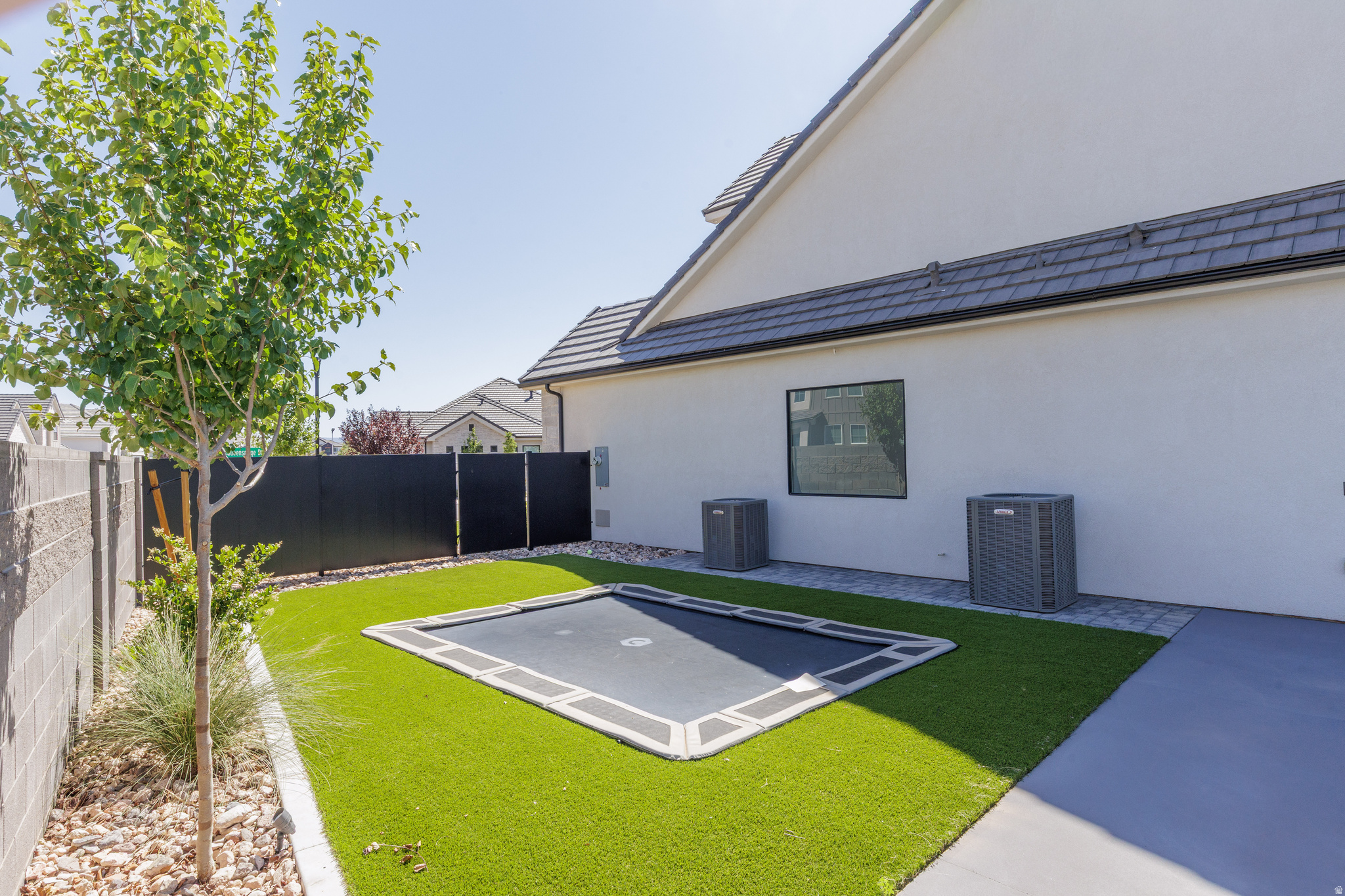 QUEENSRIDGE 3 - Residential