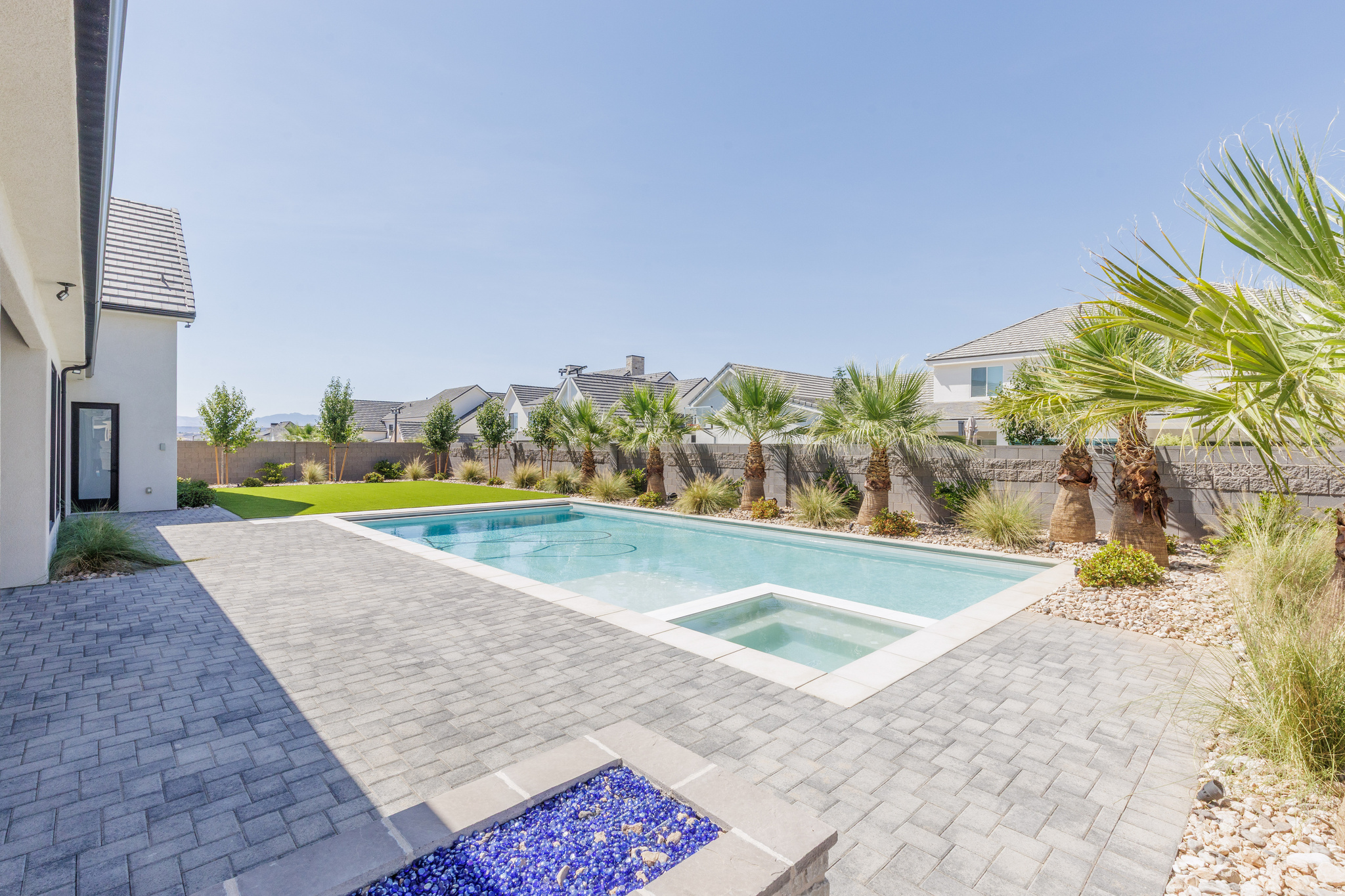 QUEENSRIDGE 3 - Residential
