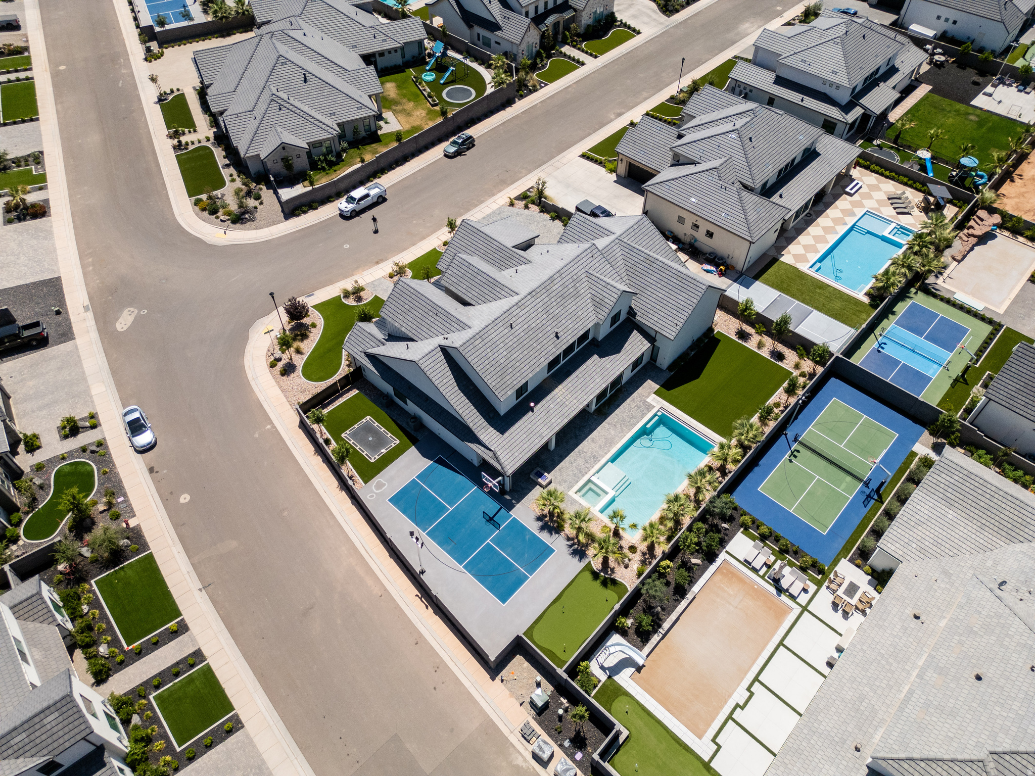 QUEENSRIDGE 3 - Residential