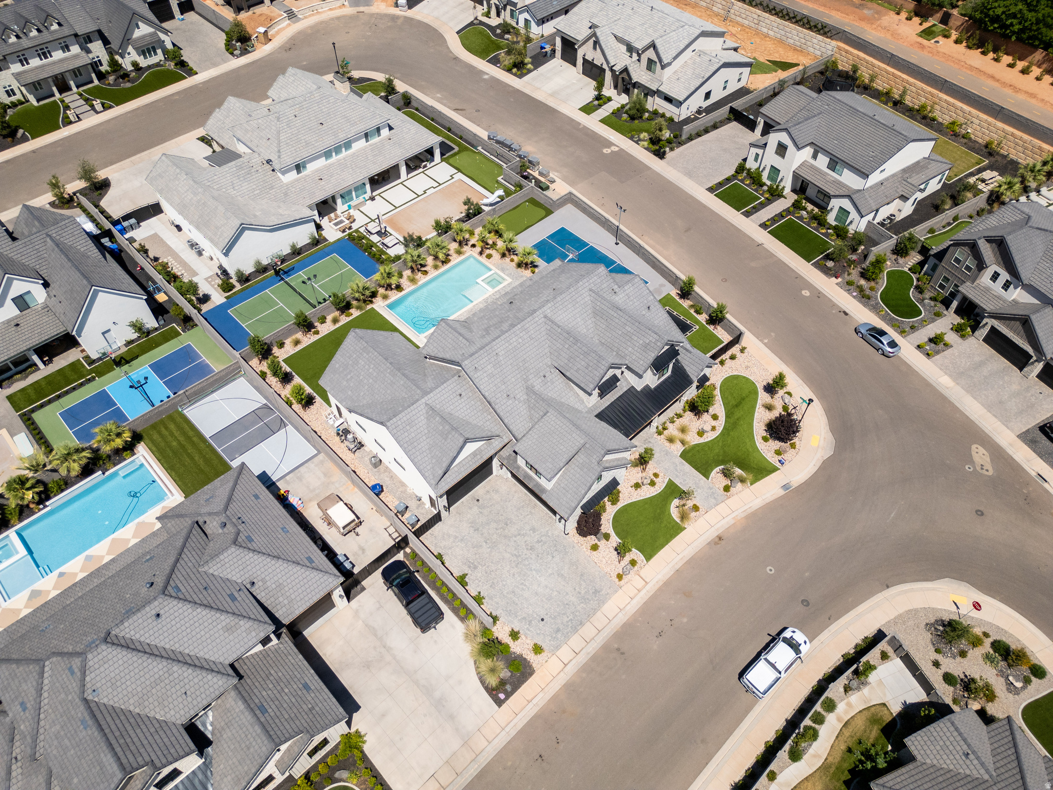 QUEENSRIDGE 3 - Residential