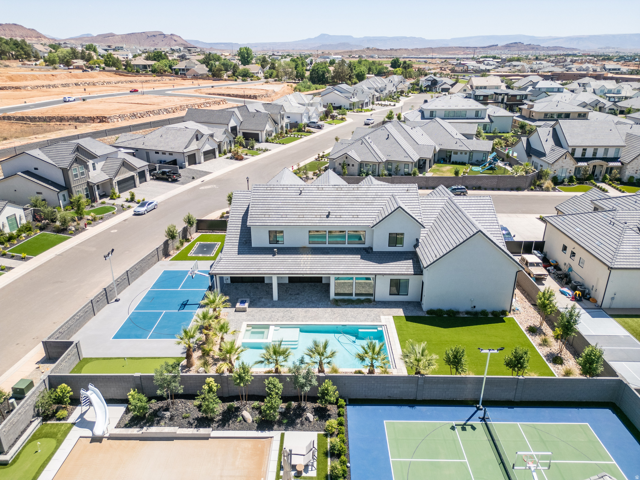 QUEENSRIDGE 3 - Residential