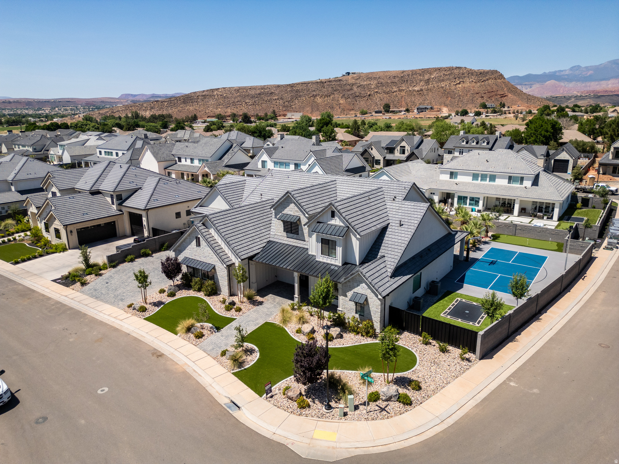 QUEENSRIDGE 3 - Residential