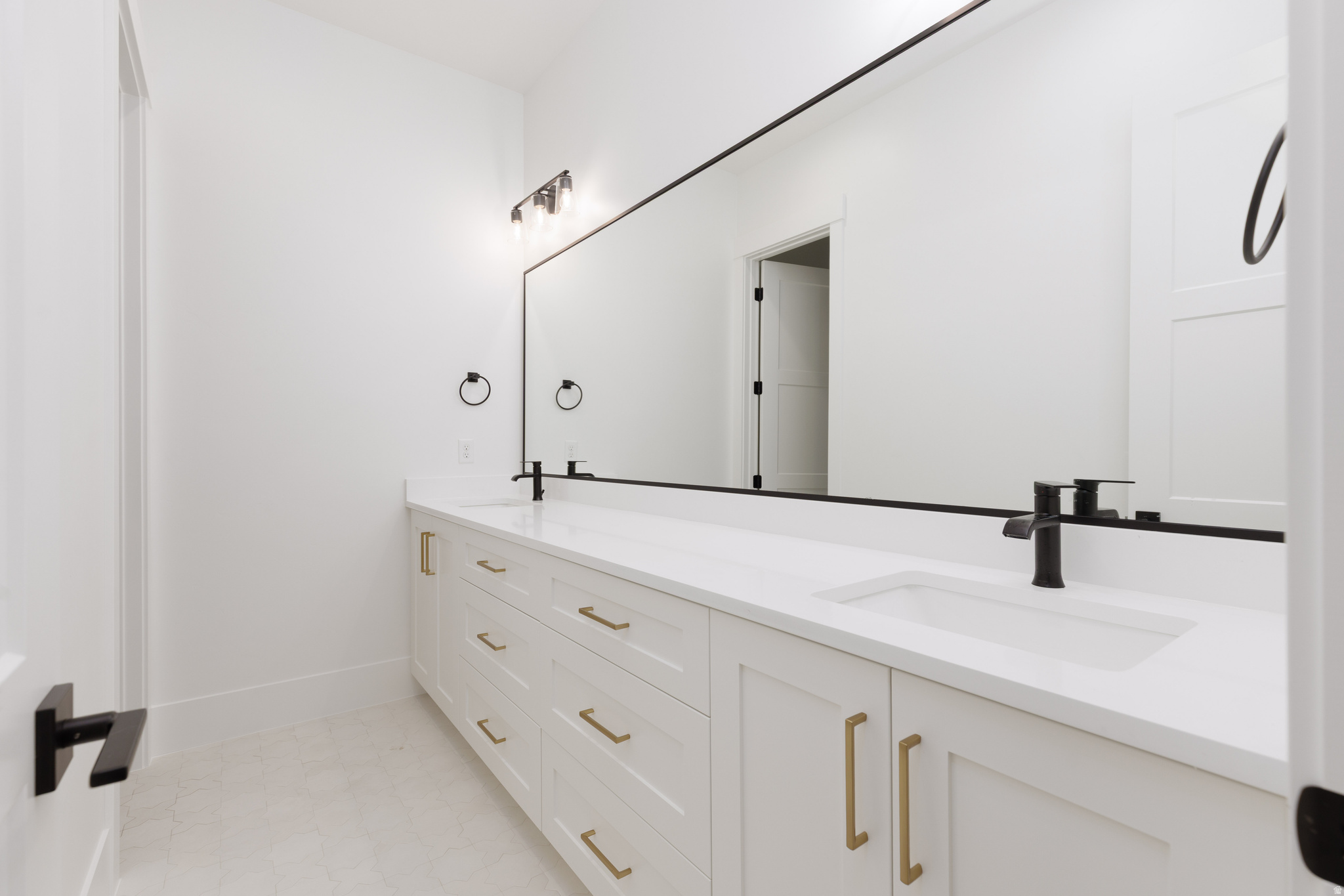 QUEENSRIDGE 3 - Residential