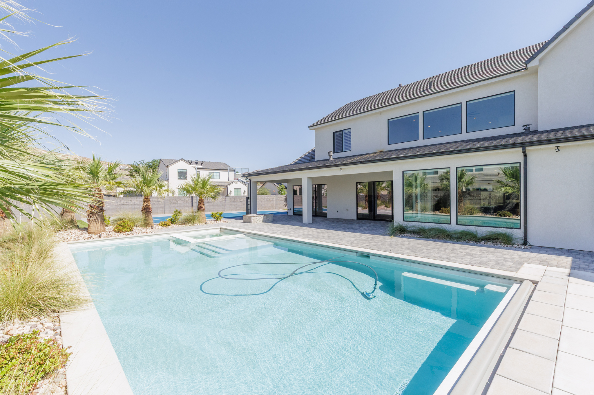 QUEENSRIDGE 3 - Residential