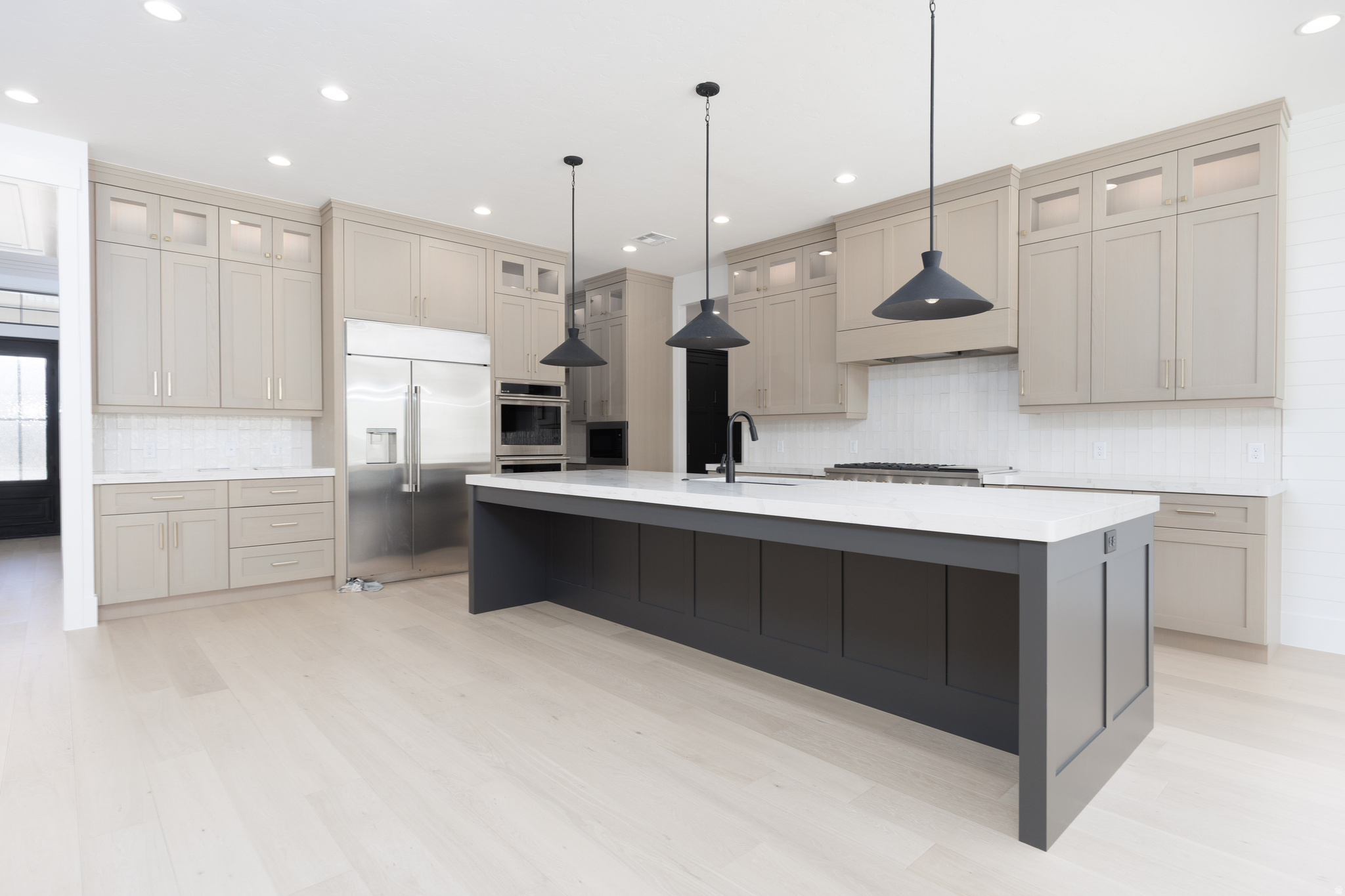 QUEENSRIDGE 3 - Residential