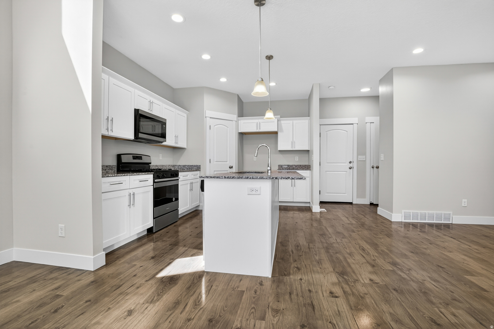 MOUNTAIN RIDGE - Residential