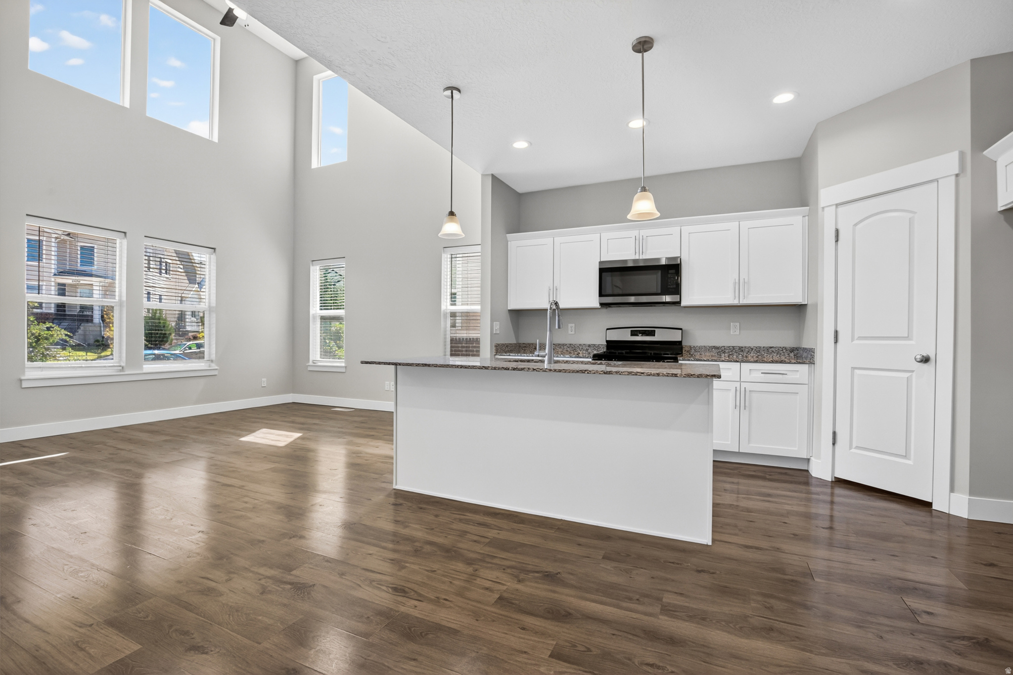 MOUNTAIN RIDGE - Residential