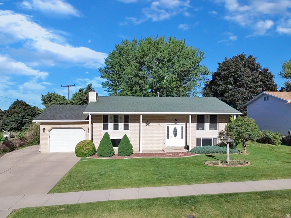 This darling split level home is sitting in the heart of North Ogden with a mature, fully fenced yard and no backyard neighbors. This home has laundry hookups on both floors and an unfinished area in the basement, perfect for a kitchen. The basement could easily be converted in to an ADU.  Easy to show. Please call the listing agent with any questions or to schedule a tour!