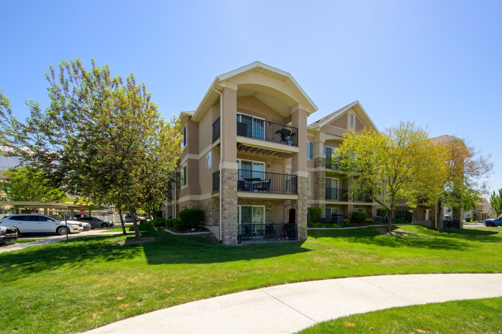 Amazing third floor unit across the street from the clubhouse, Pool and open green space!!!! This unit features 3 bed rooms and 2 full baths, spacious master bedroom and walk in closet. Open kitchen, black appliances, newer carpet, and newer vinyl flooring.