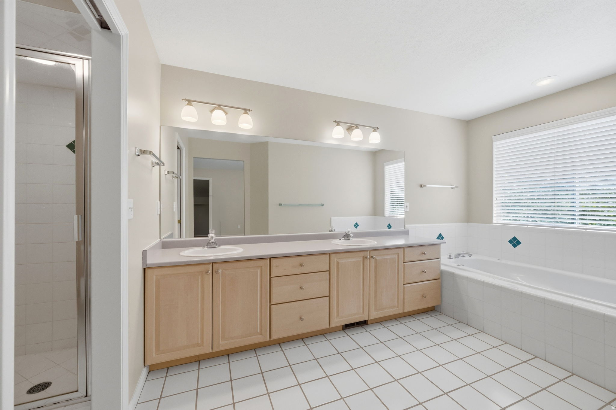 MILL HOLLOW ESTATES - Residential
