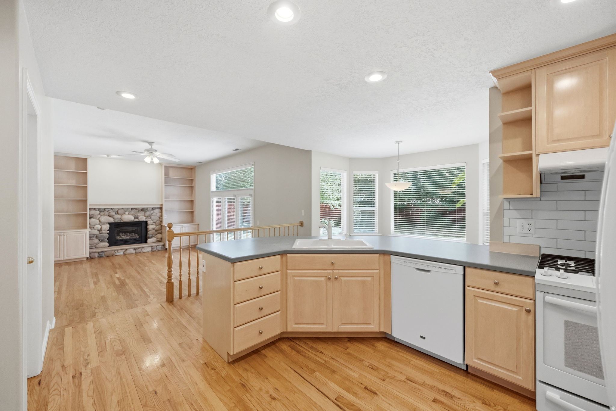 MILL HOLLOW ESTATES - Residential