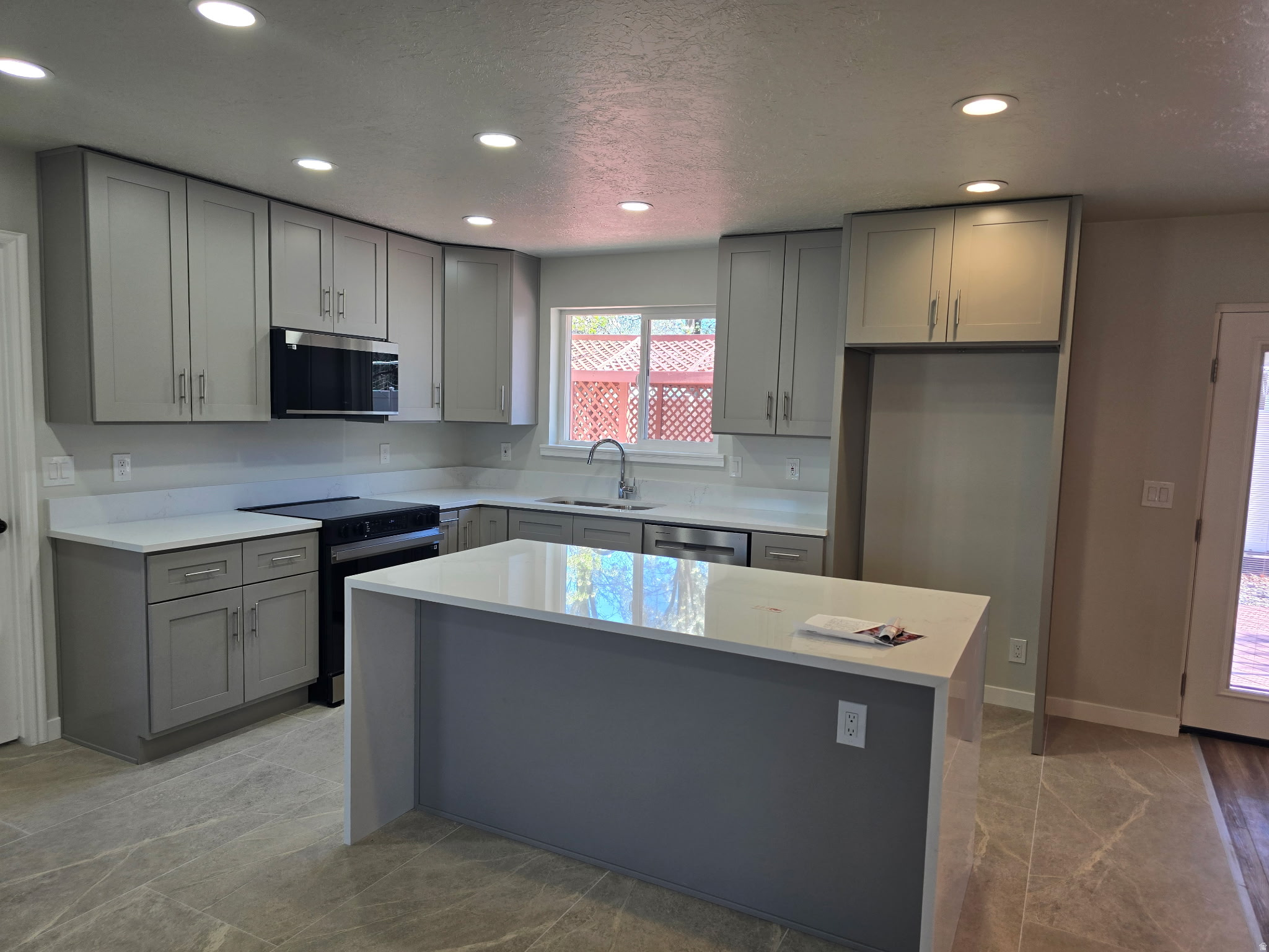 WILLOW CREEK TERRACE #4 - Residential