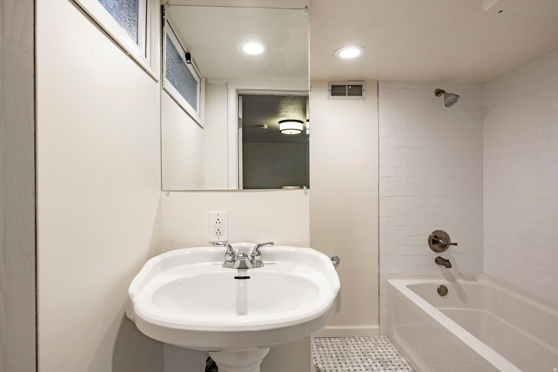 UNIVERSITY HEIGHTS - Residential