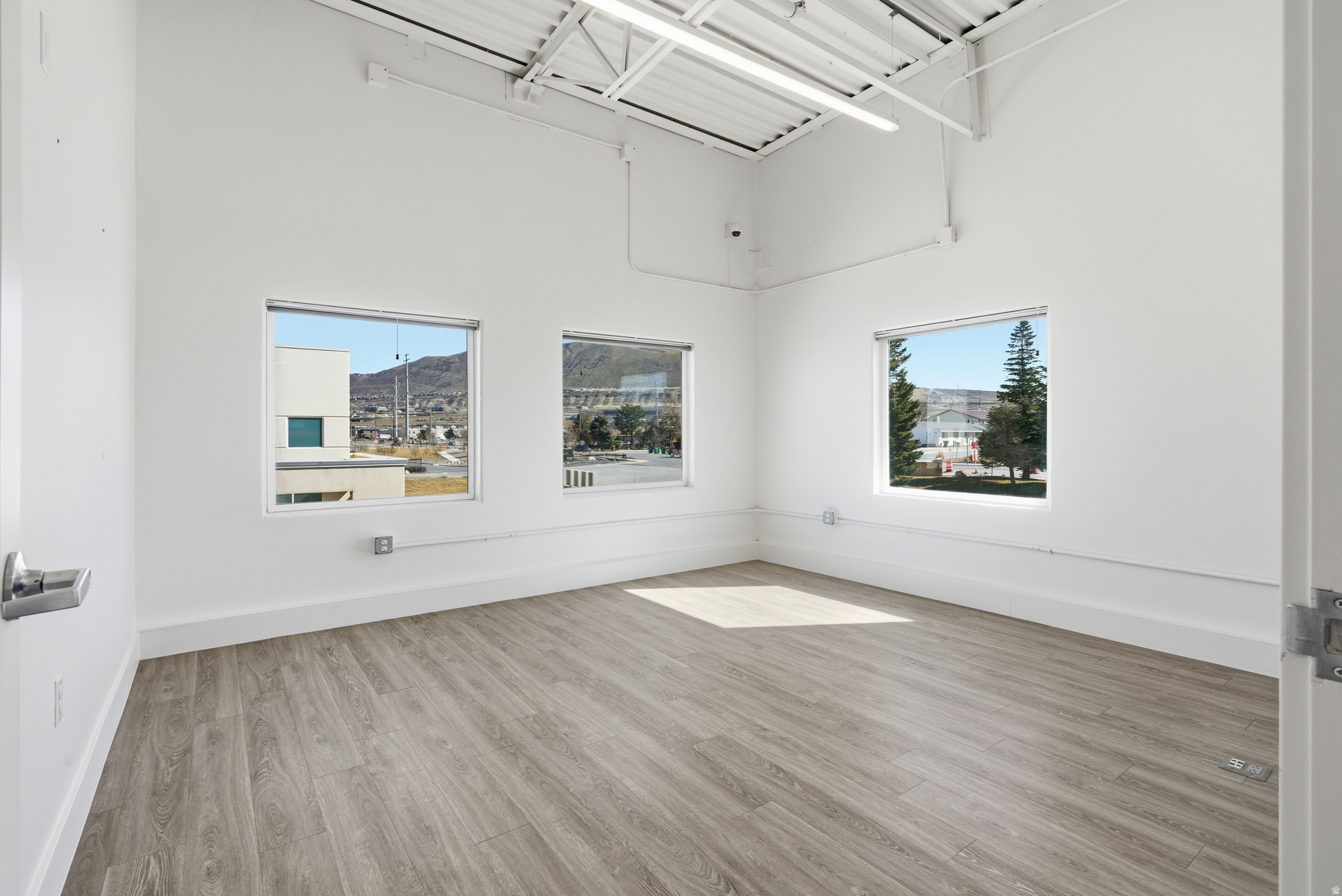CENTER POINT - Commercial Sale