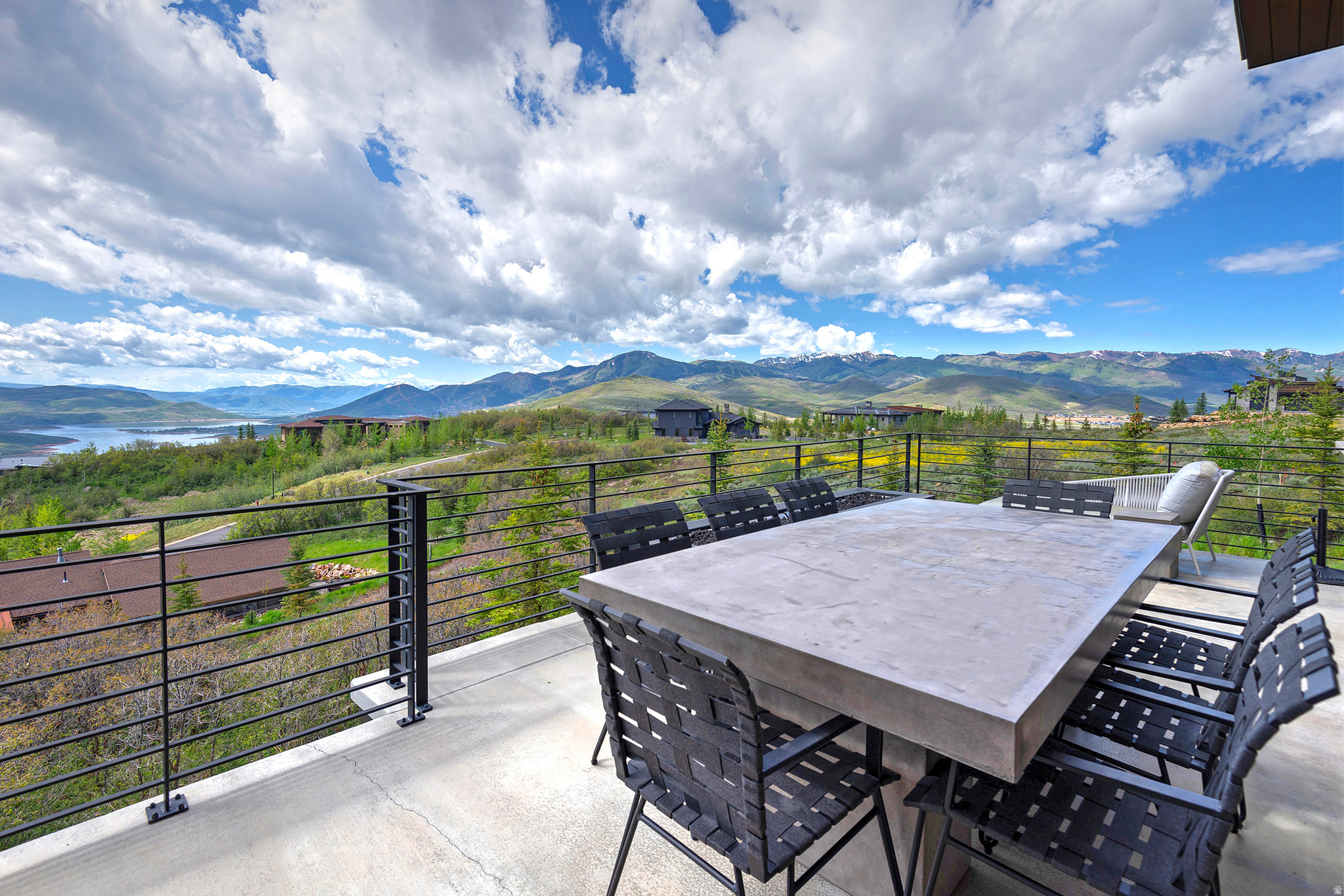 DEER VISTA - Residential