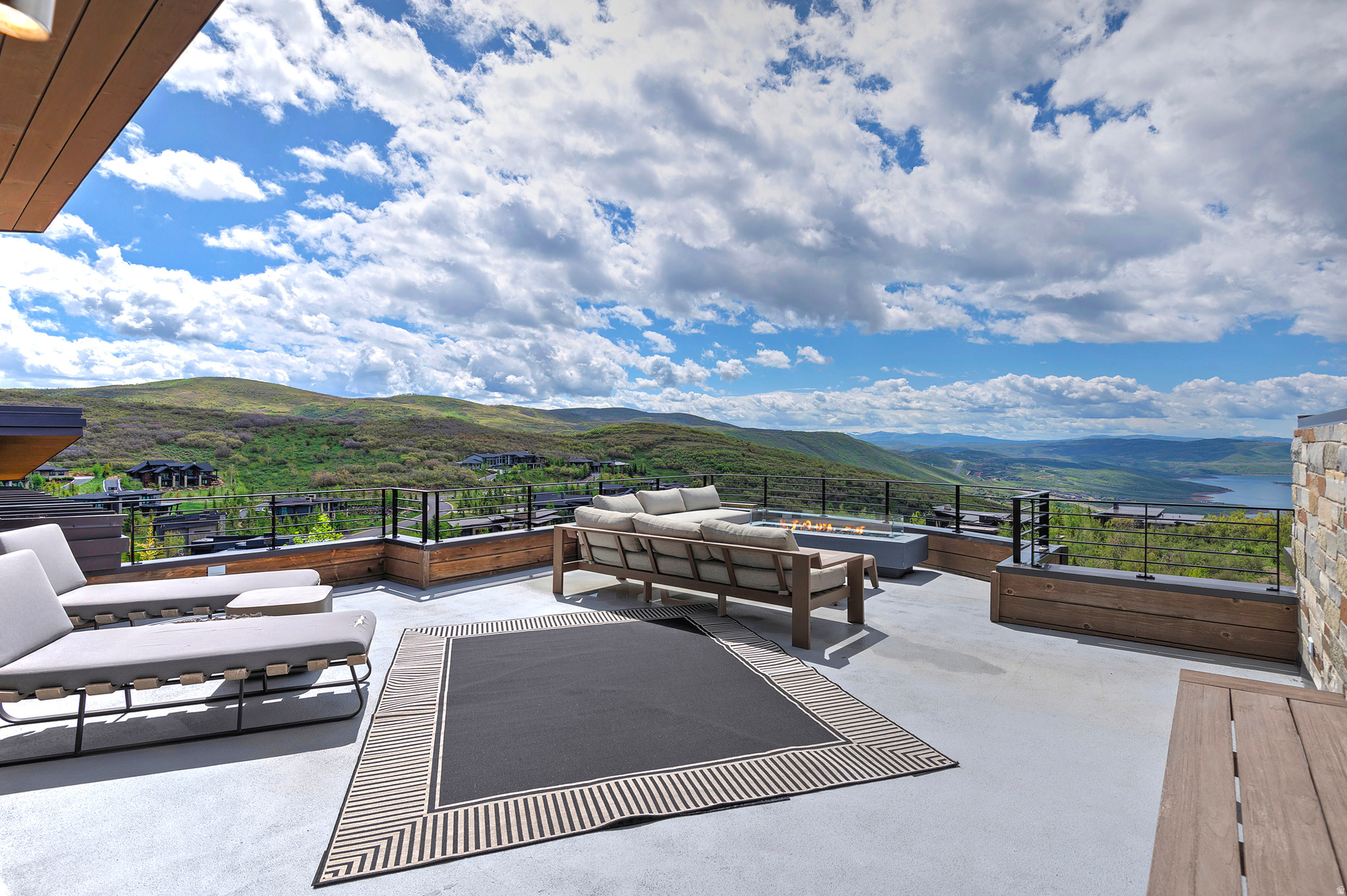 DEER VISTA - Residential