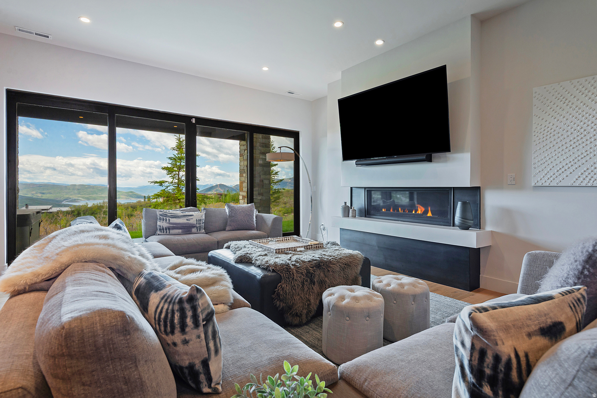 DEER VISTA - Residential