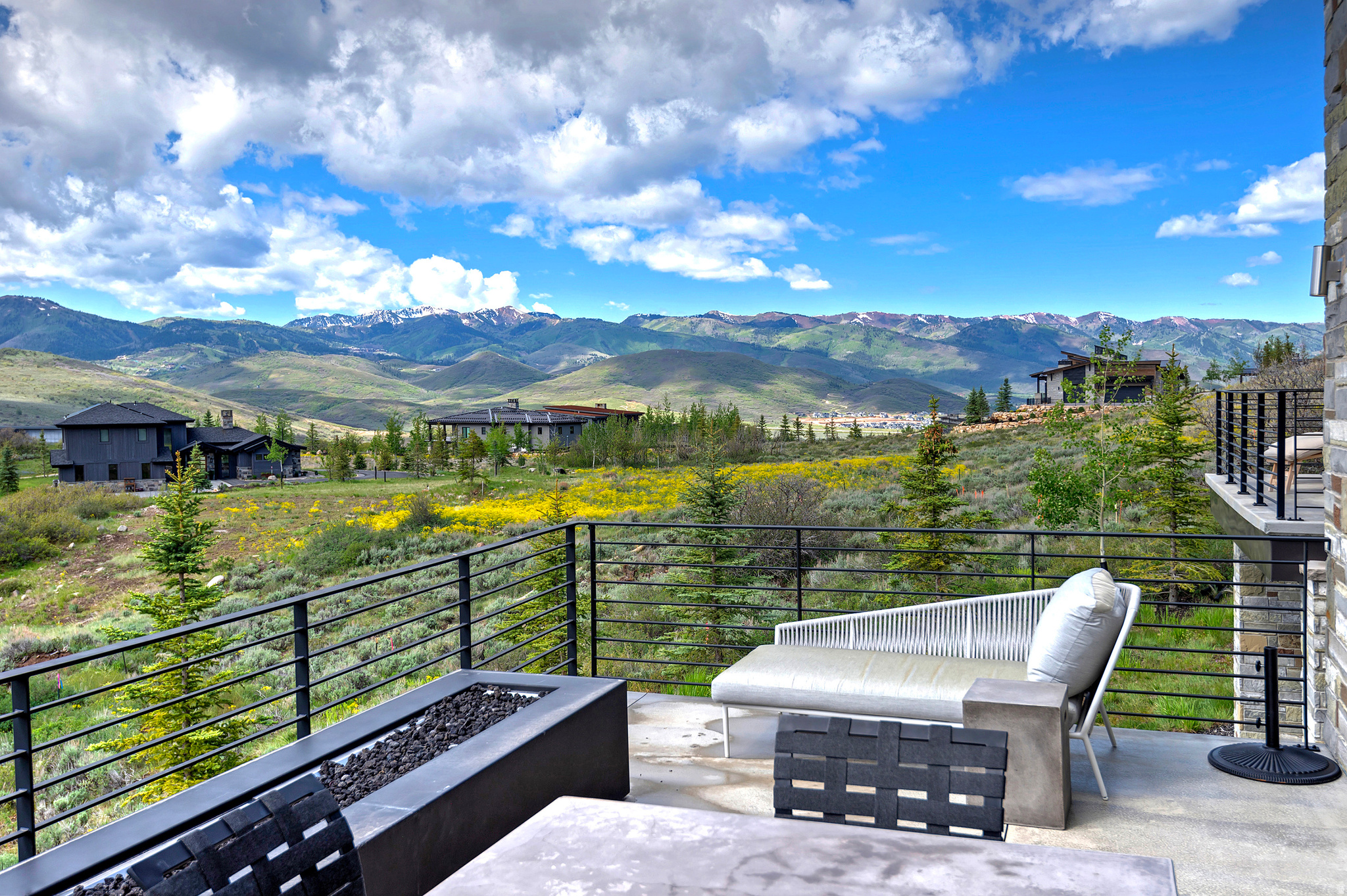 DEER VISTA - Residential
