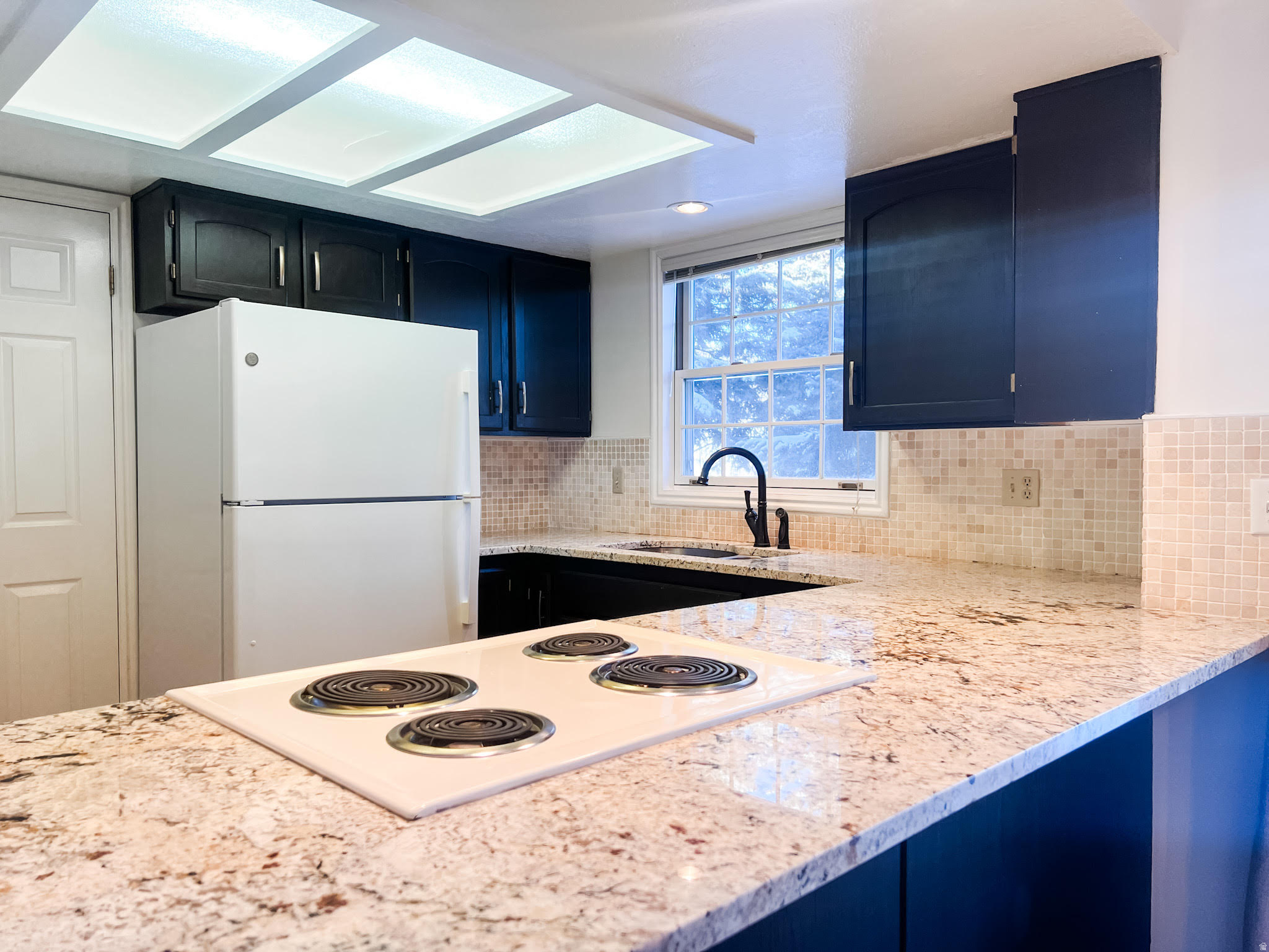 SWISS OAKS CONDOMINIUMS - Residential Lease