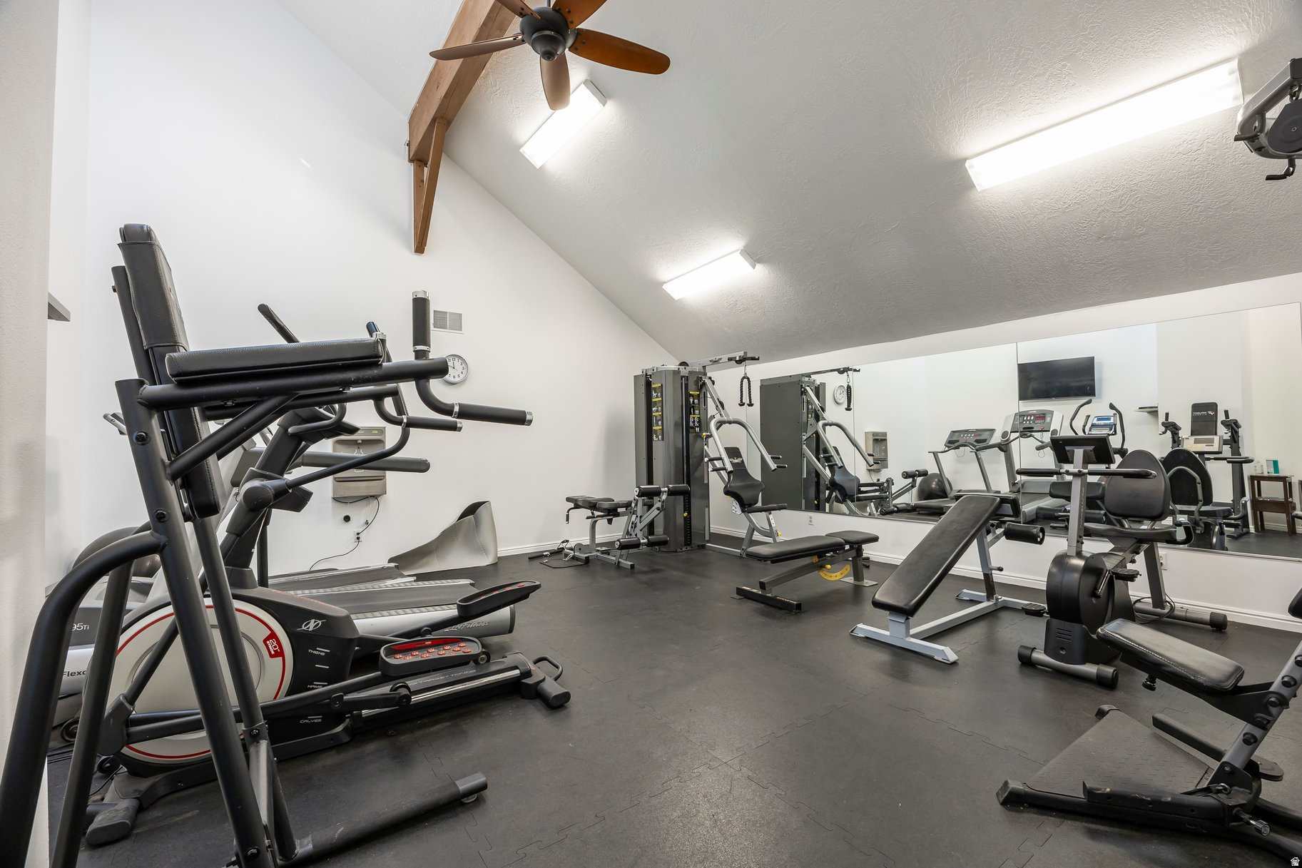 SWISS OAKS CONDOMINIUMS - Residential Lease