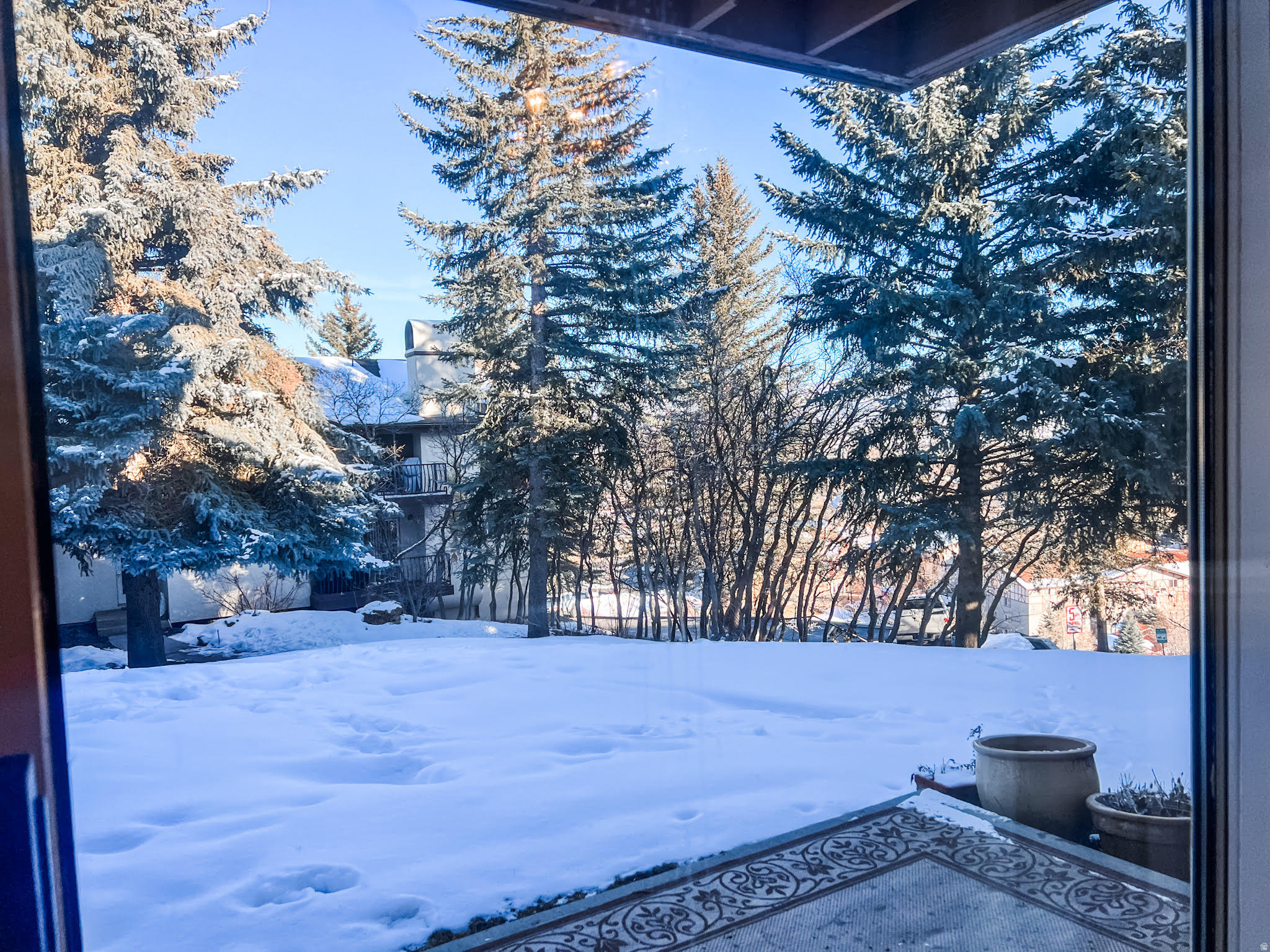 SWISS OAKS CONDOMINIUMS - Residential Lease