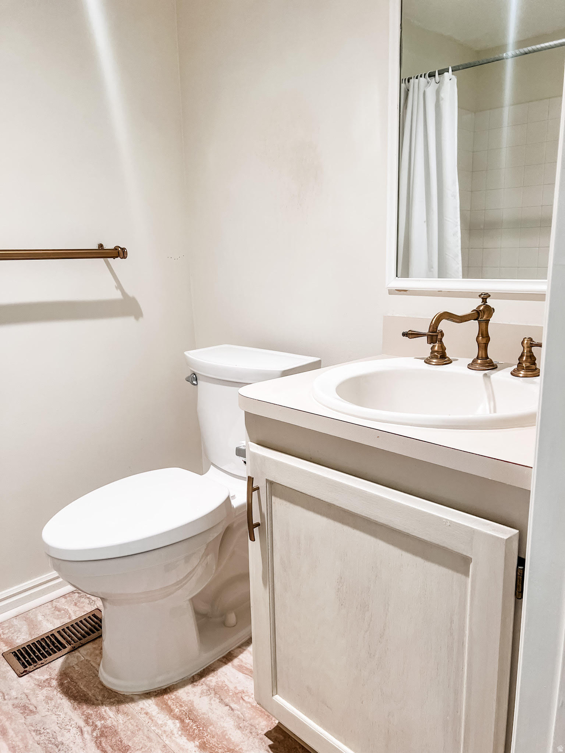 SWISS OAKS CONDOMINIUMS - Residential Lease