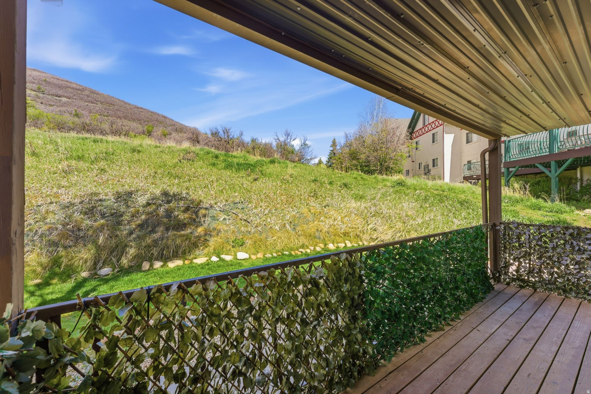 SWISS OAKS CONDOMINIUMS - Residential Lease
