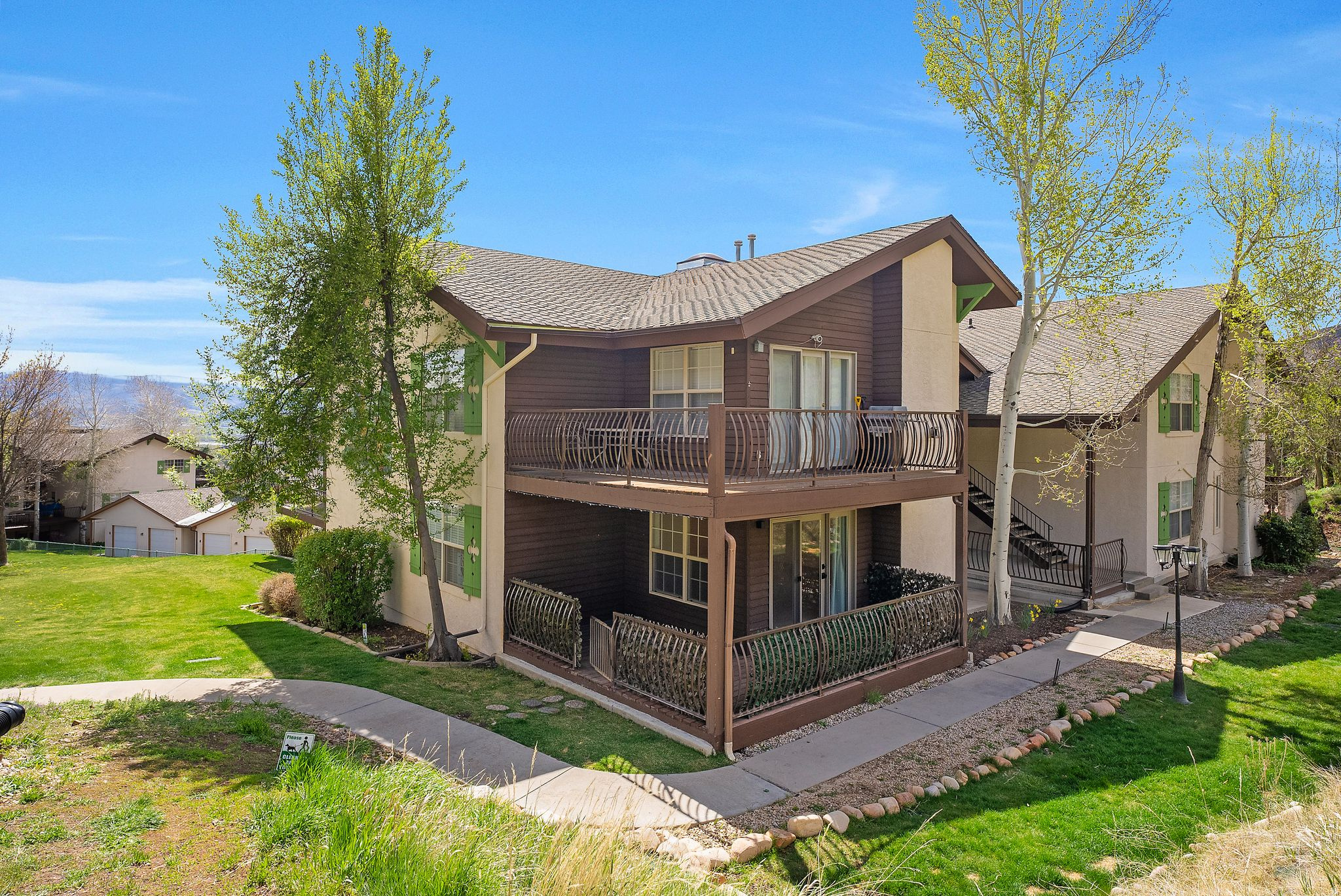 SWISS OAKS CONDOMINIUMS - Residential Lease