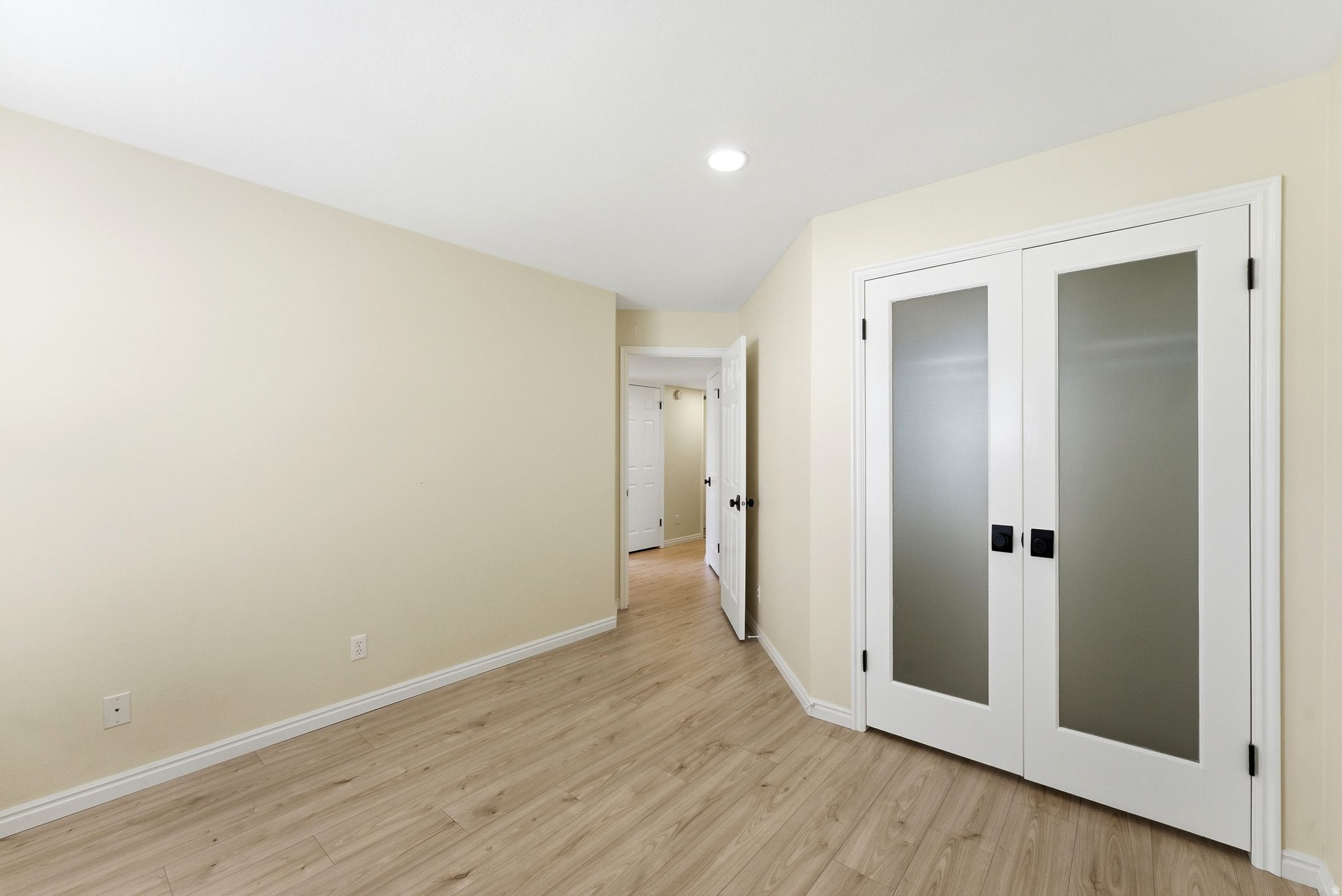 SWISS OAKS CONDOMINIUMS - Residential Lease