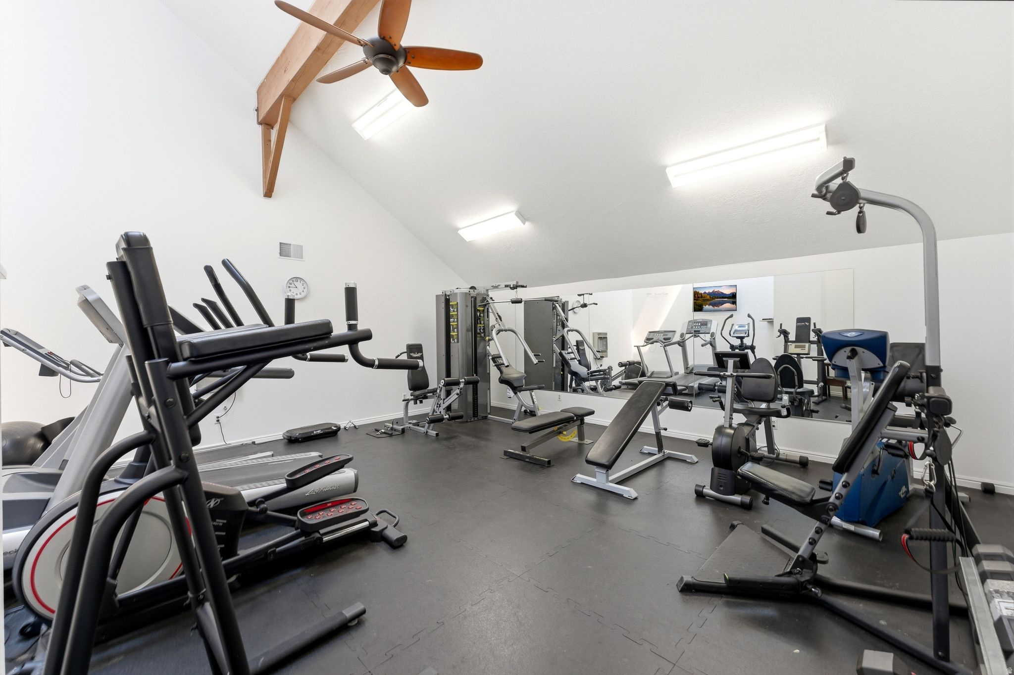 SWISS OAKS CONDOMINIUMS - Residential Lease