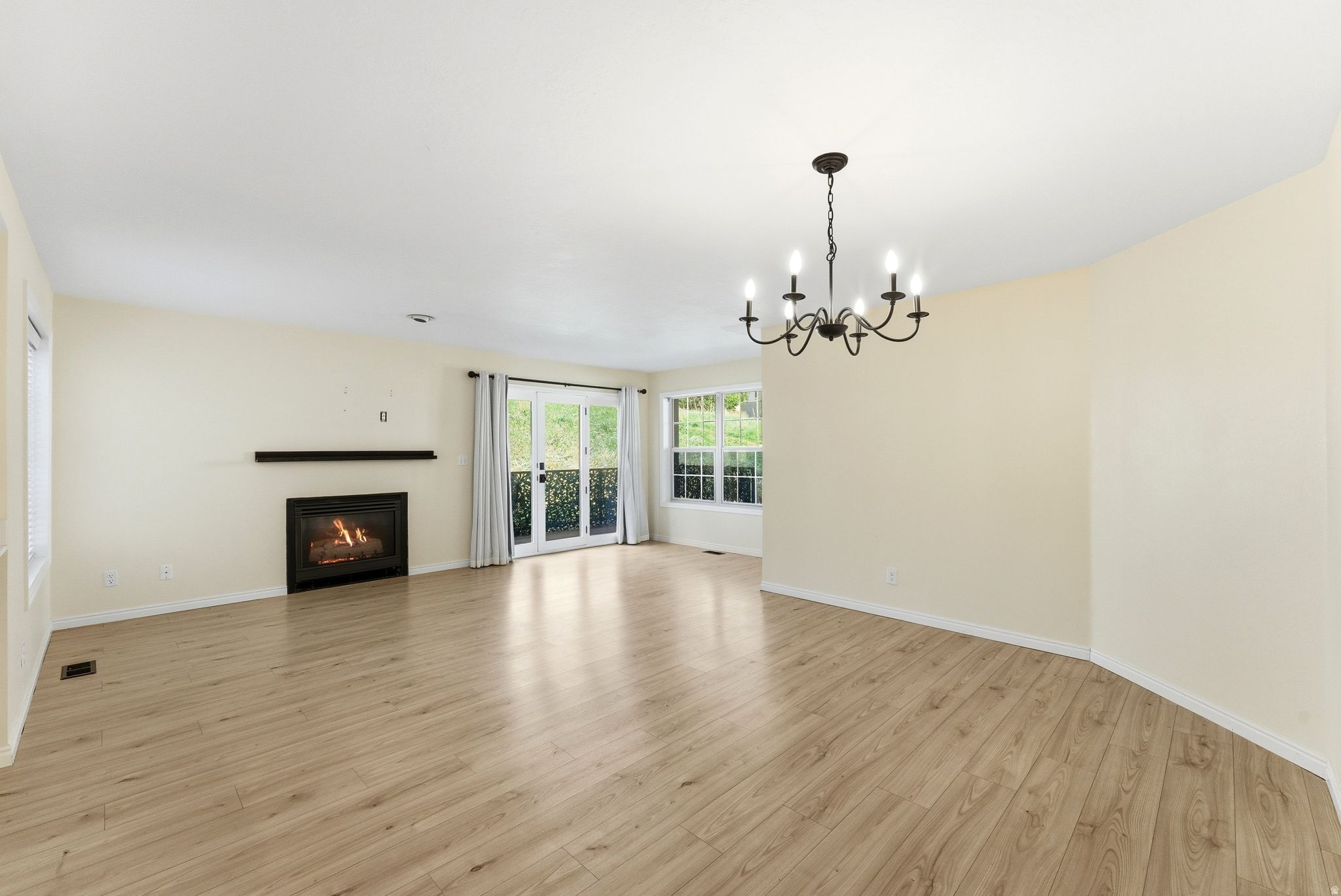 SWISS OAKS CONDOMINIUMS - Residential Lease
