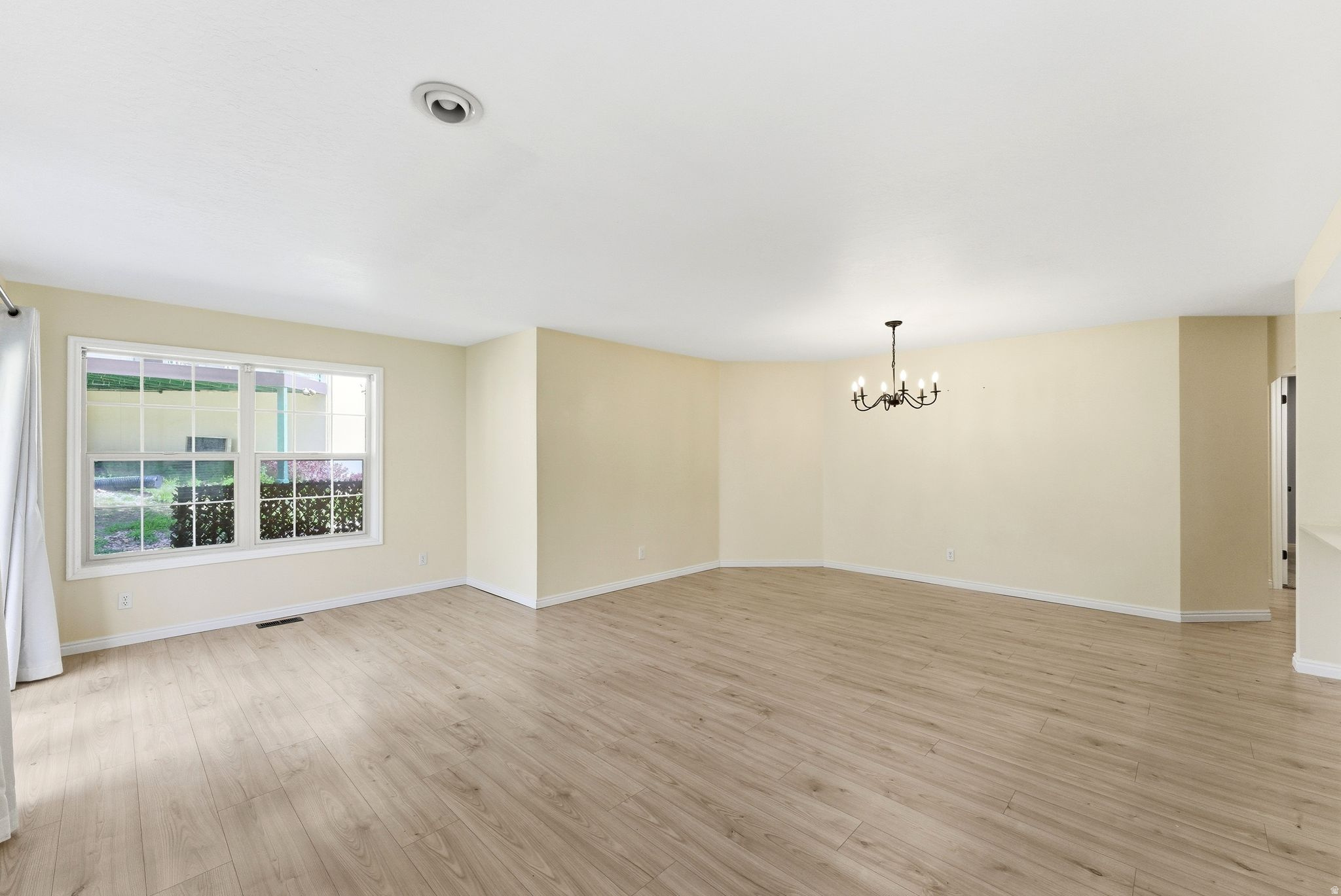 SWISS OAKS CONDOMINIUMS - Residential Lease