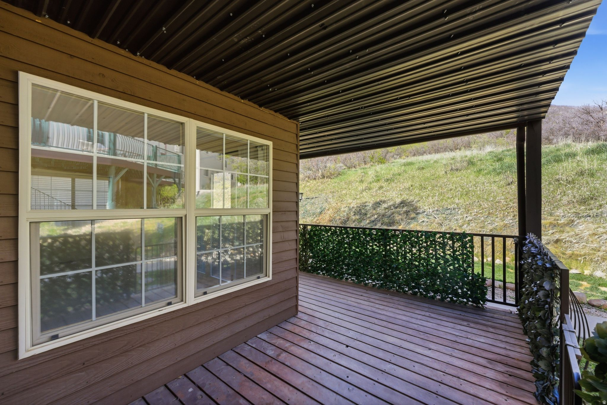 SWISS OAKS CONDOMINIUMS - Residential Lease