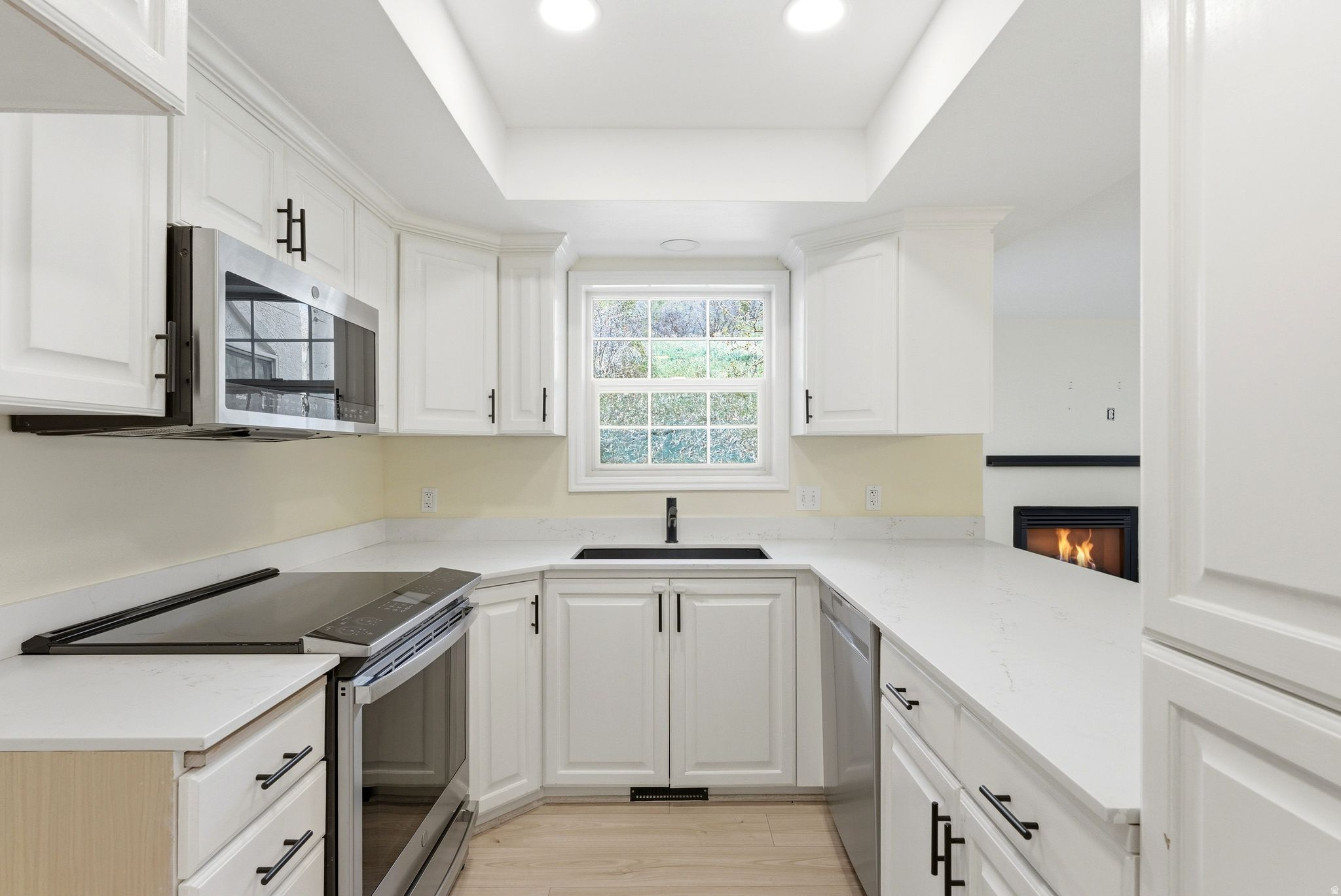 SWISS OAKS CONDOMINIUMS - Residential Lease