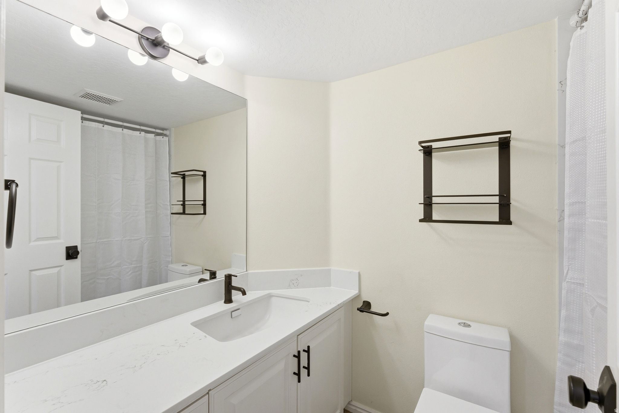 SWISS OAKS CONDOMINIUMS - Residential Lease