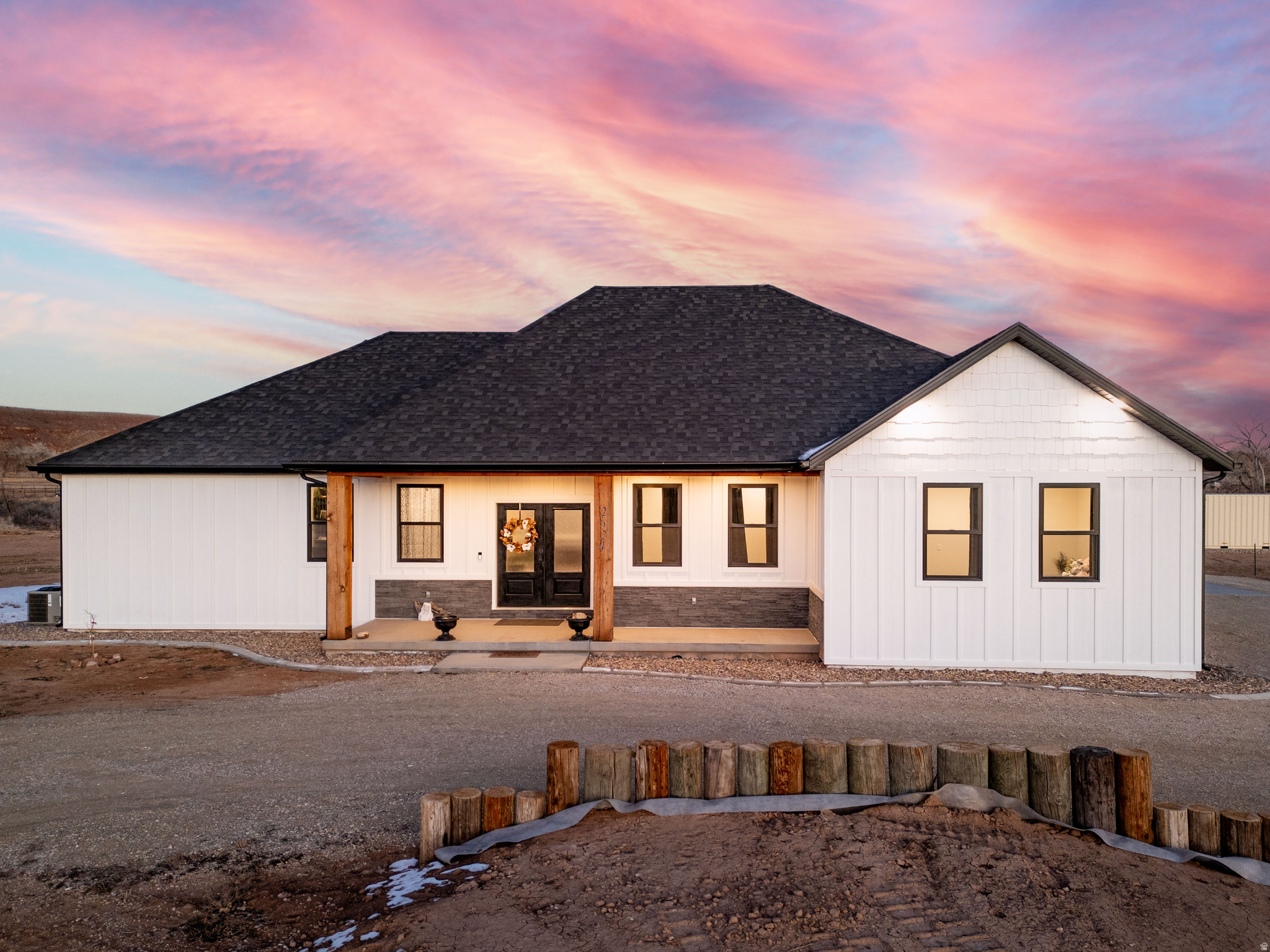 Recently built single family home sitting on 2.66 acres. 3 bed, 2 bath, 1 office room, interior barn door, 2 car garage. Open space concept, very spacious, high ceilings, walk in closets. Propane hook up available in garage Quiet area yet just 5 minutes from town.
