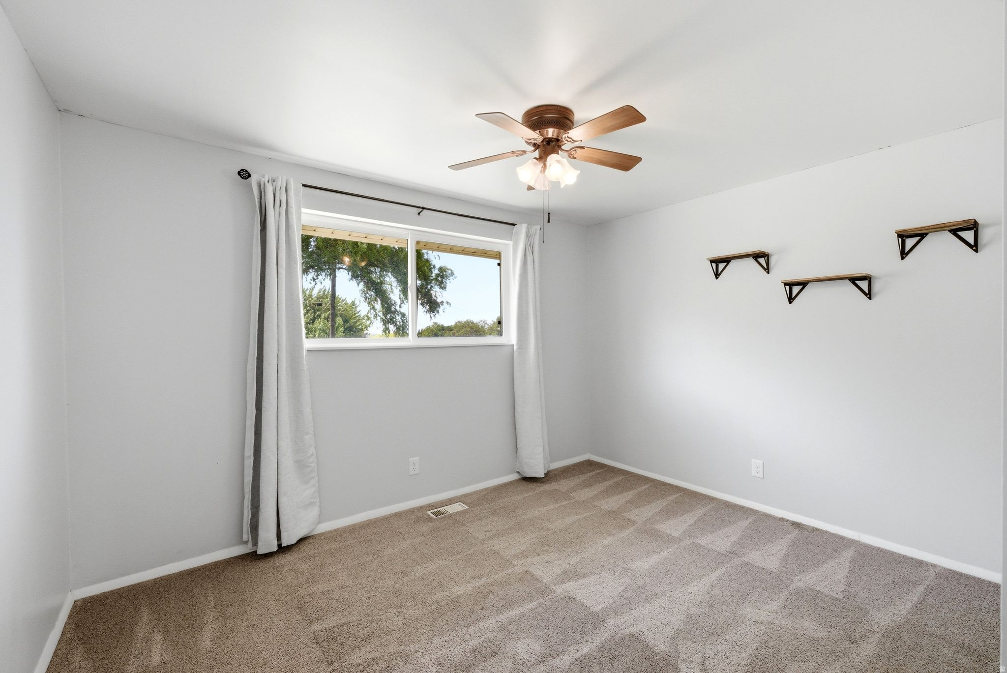 NORTHRIDGE - Residential