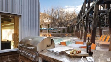 SUMMIT WATCH - Residential