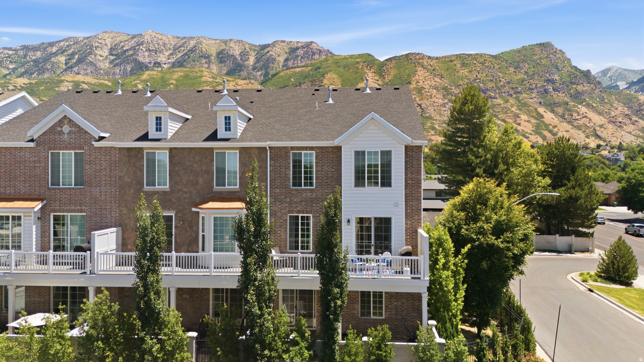 OLDE IVY - Residential