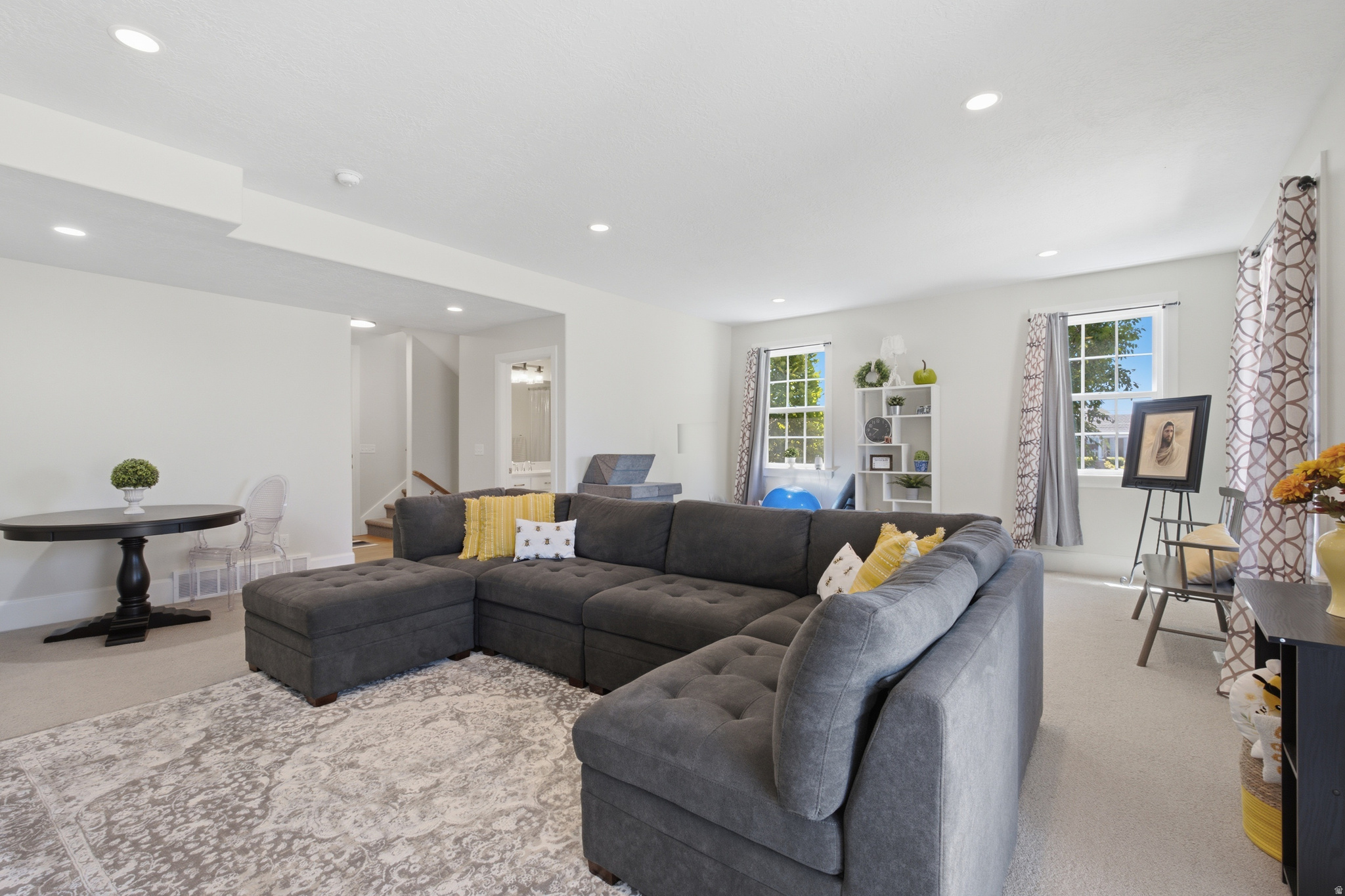 OLDE IVY - Residential