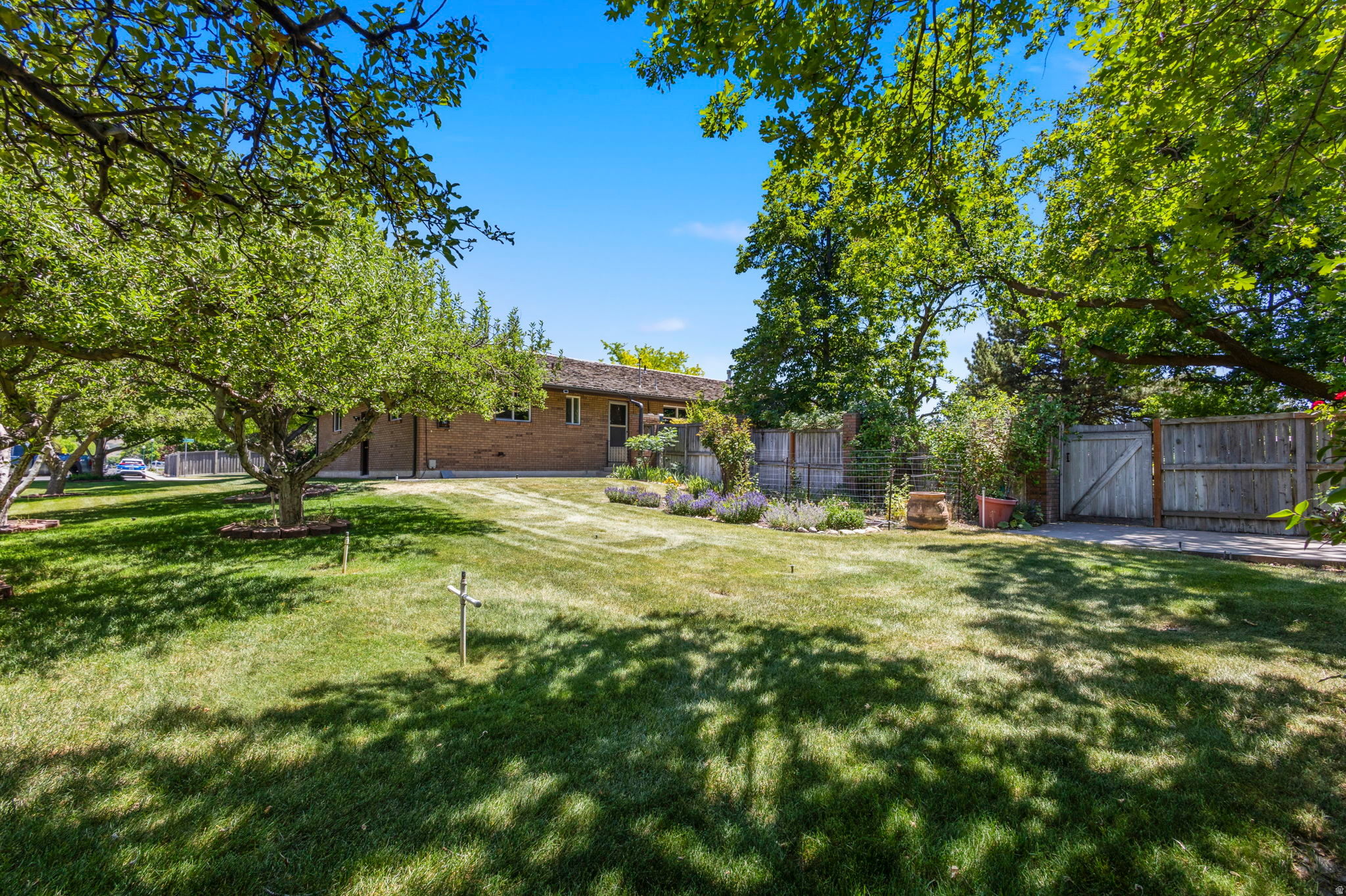 MONT ROSE ESTATES - Residential